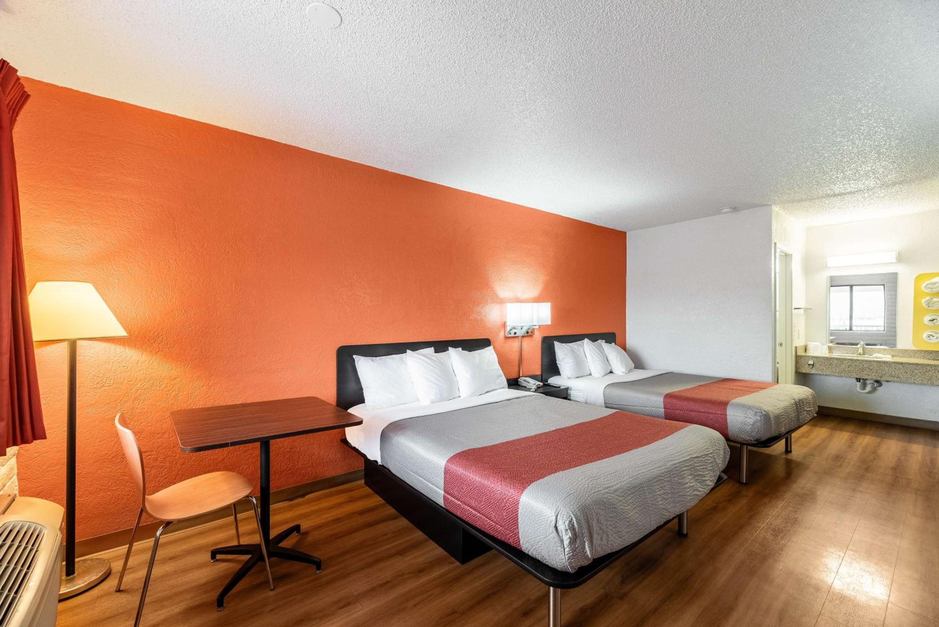 Queen Room with Two Queen Beds - Disability Access - Non-Smoking photo 3