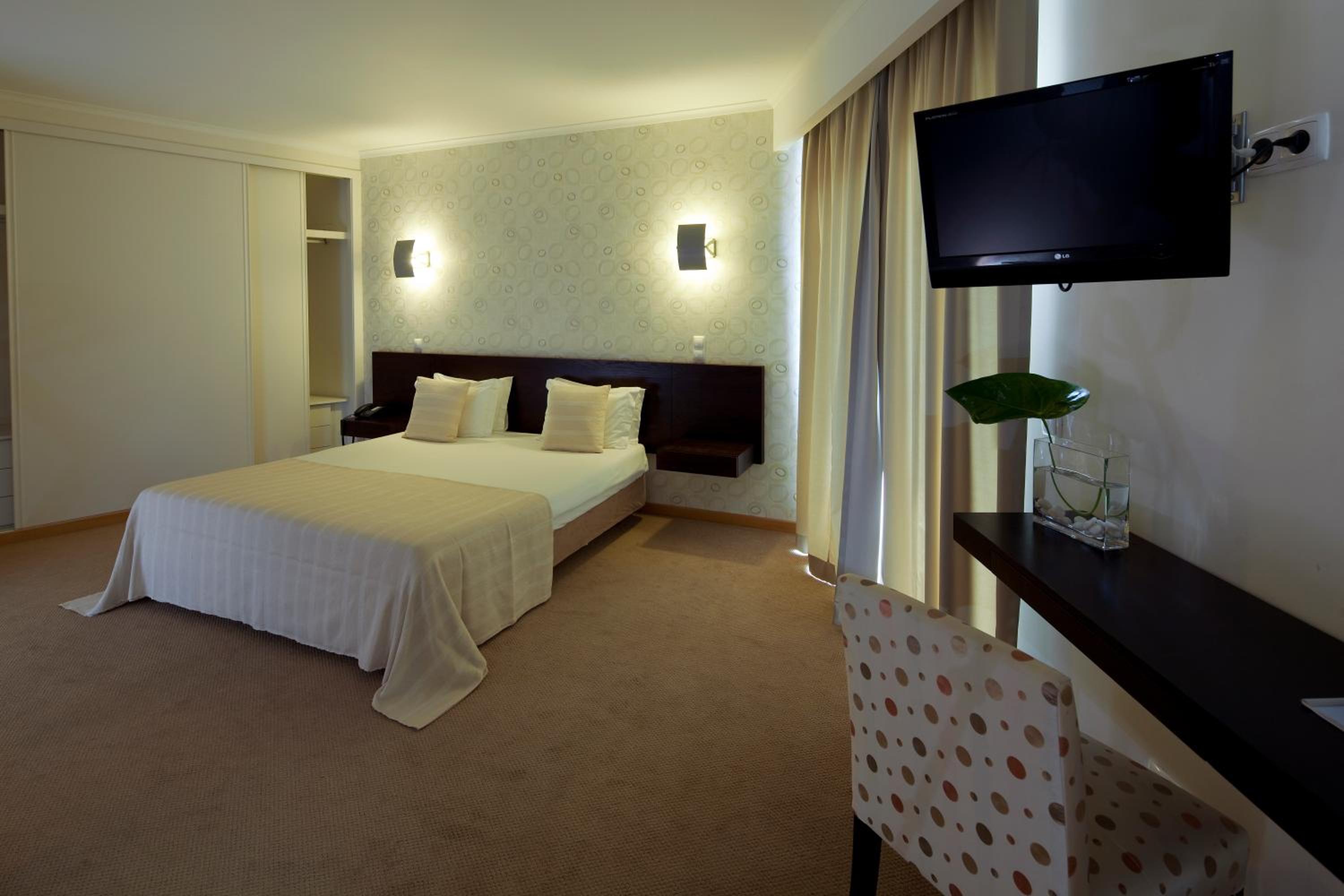 Double or Twin Room - Photo 1