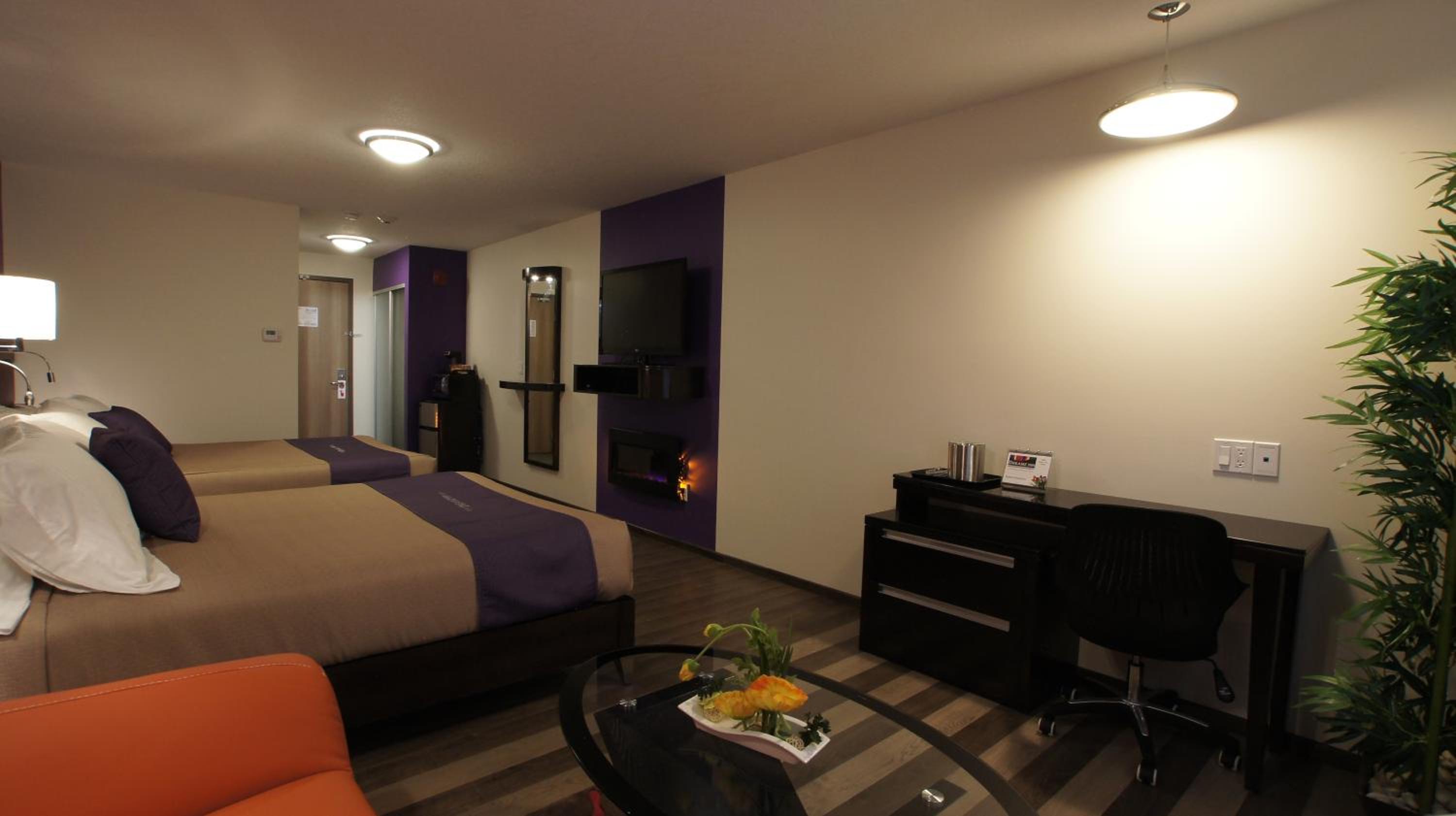 Queen Suite with Two Queen Beds photo 2