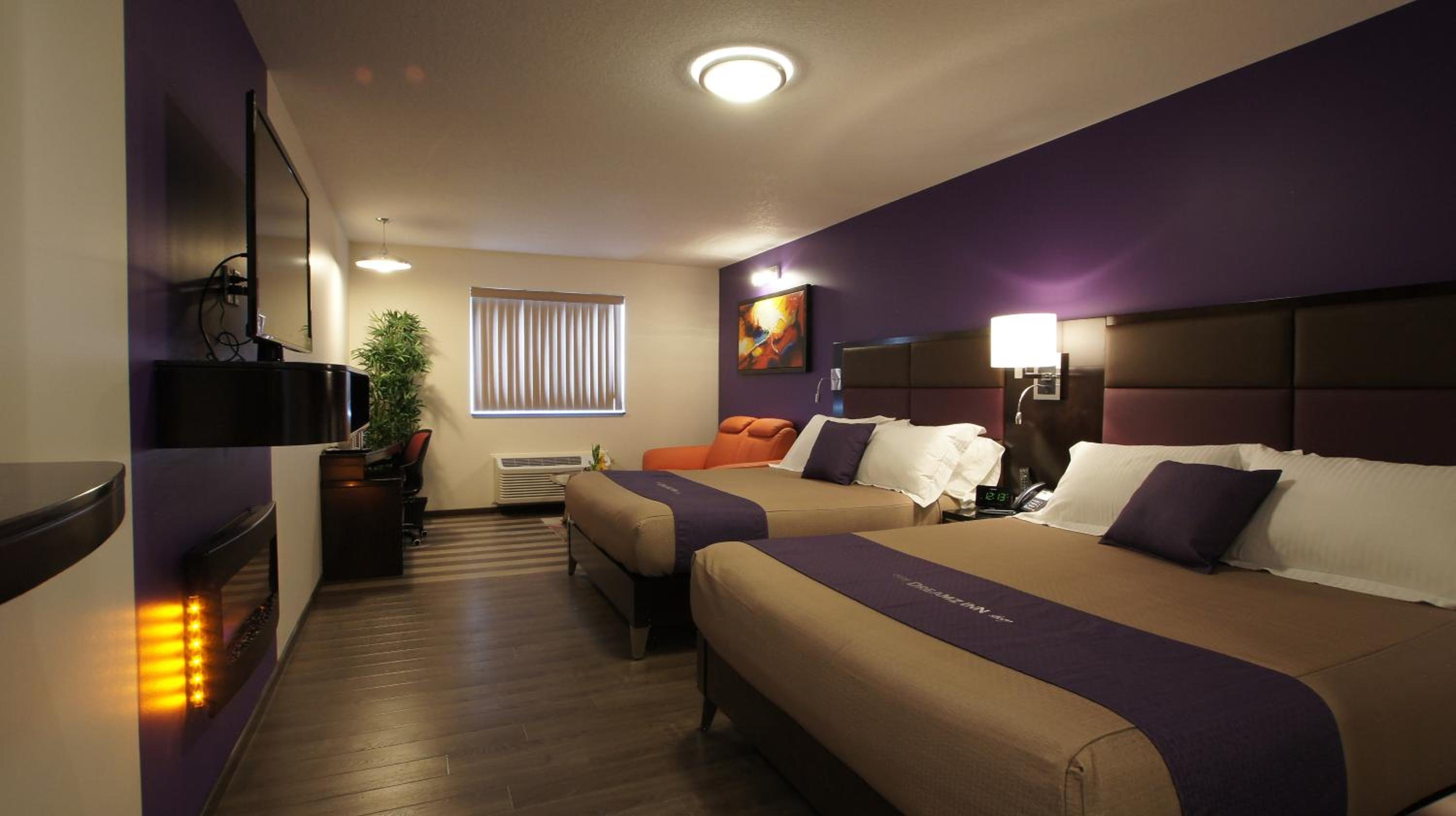 Queen Suite with Two Queen Beds photo 1