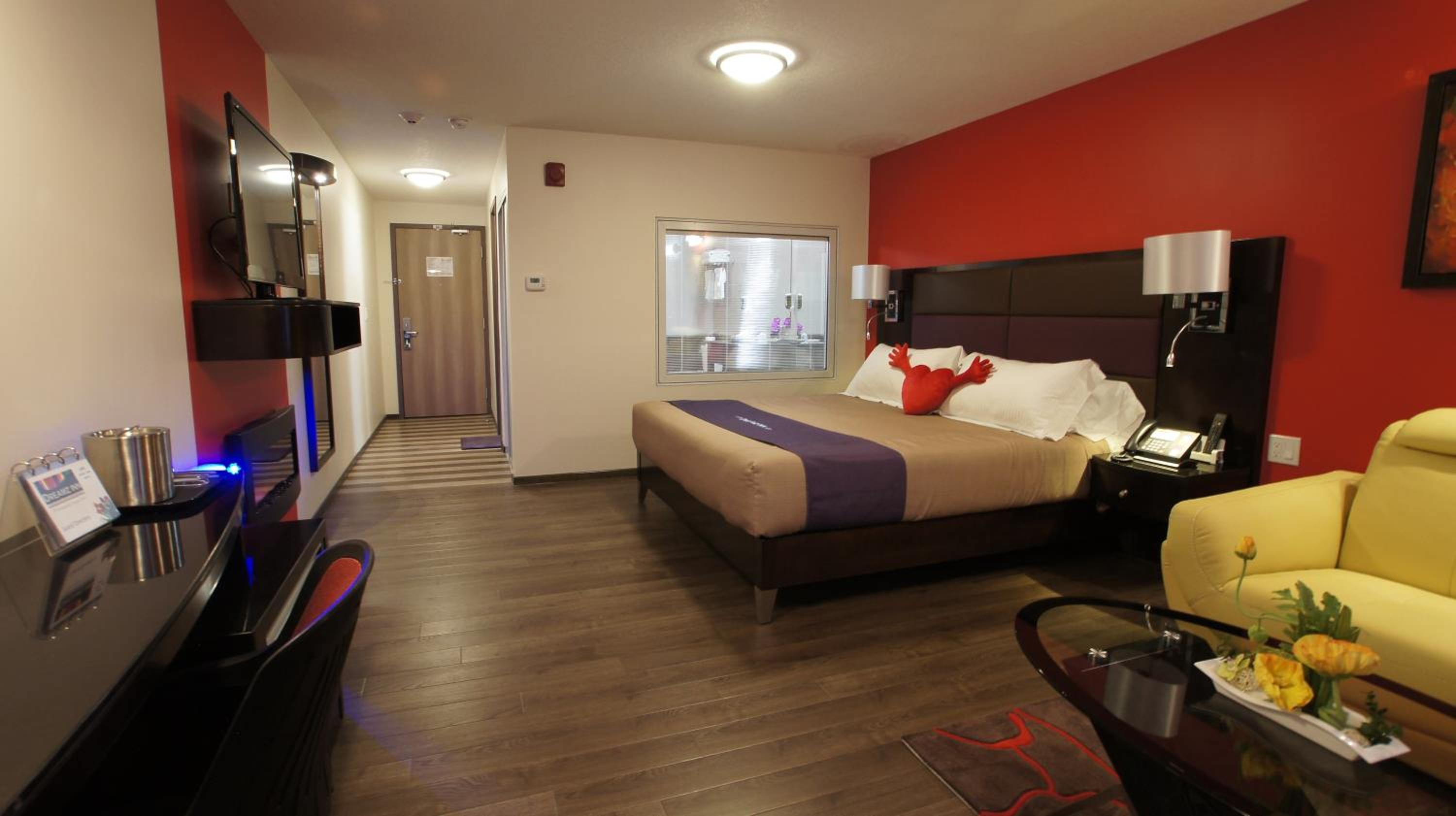 Deluxe Suite with Spa Bath photo 3