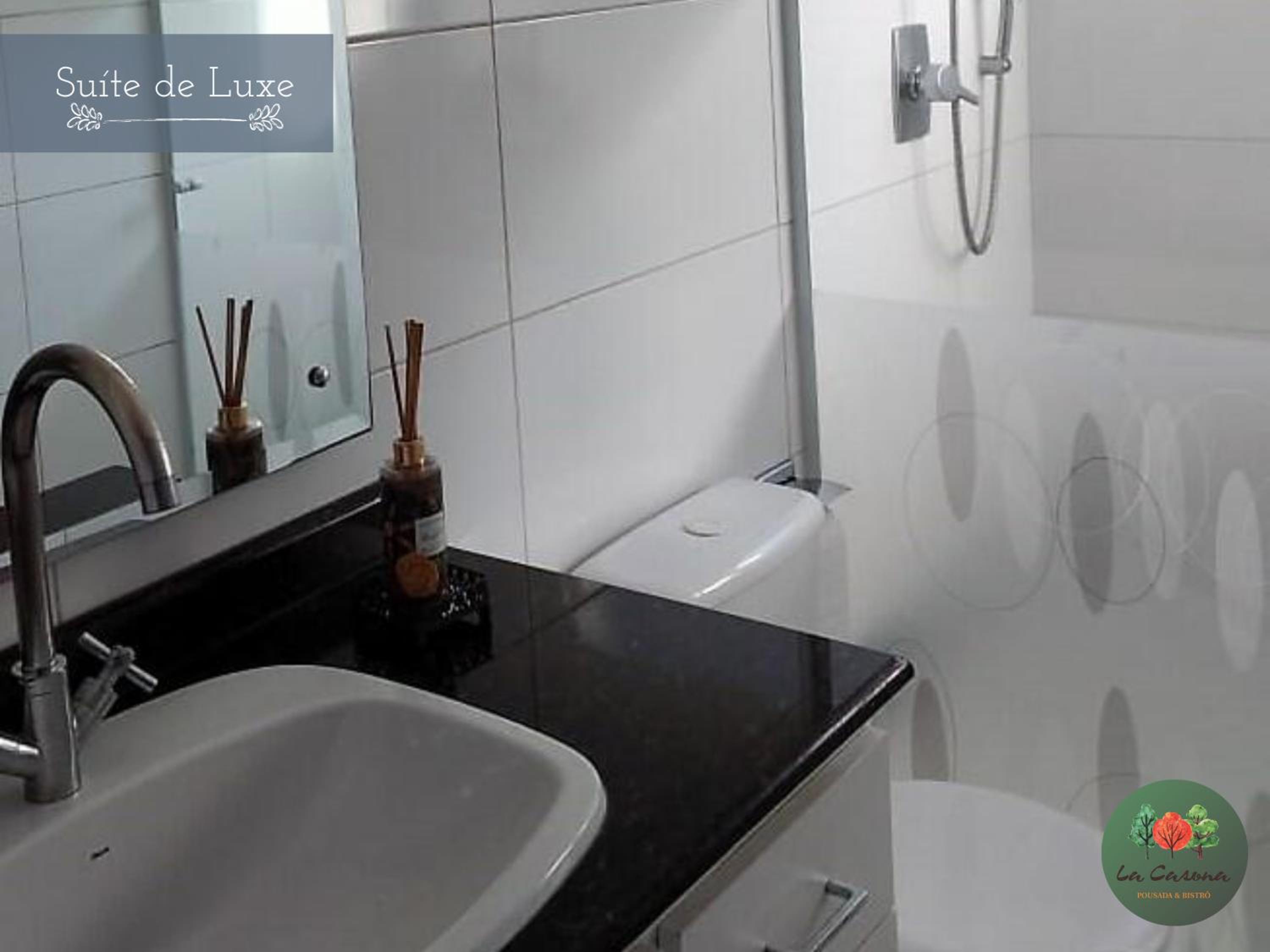 Deluxe Suite - Photo 5