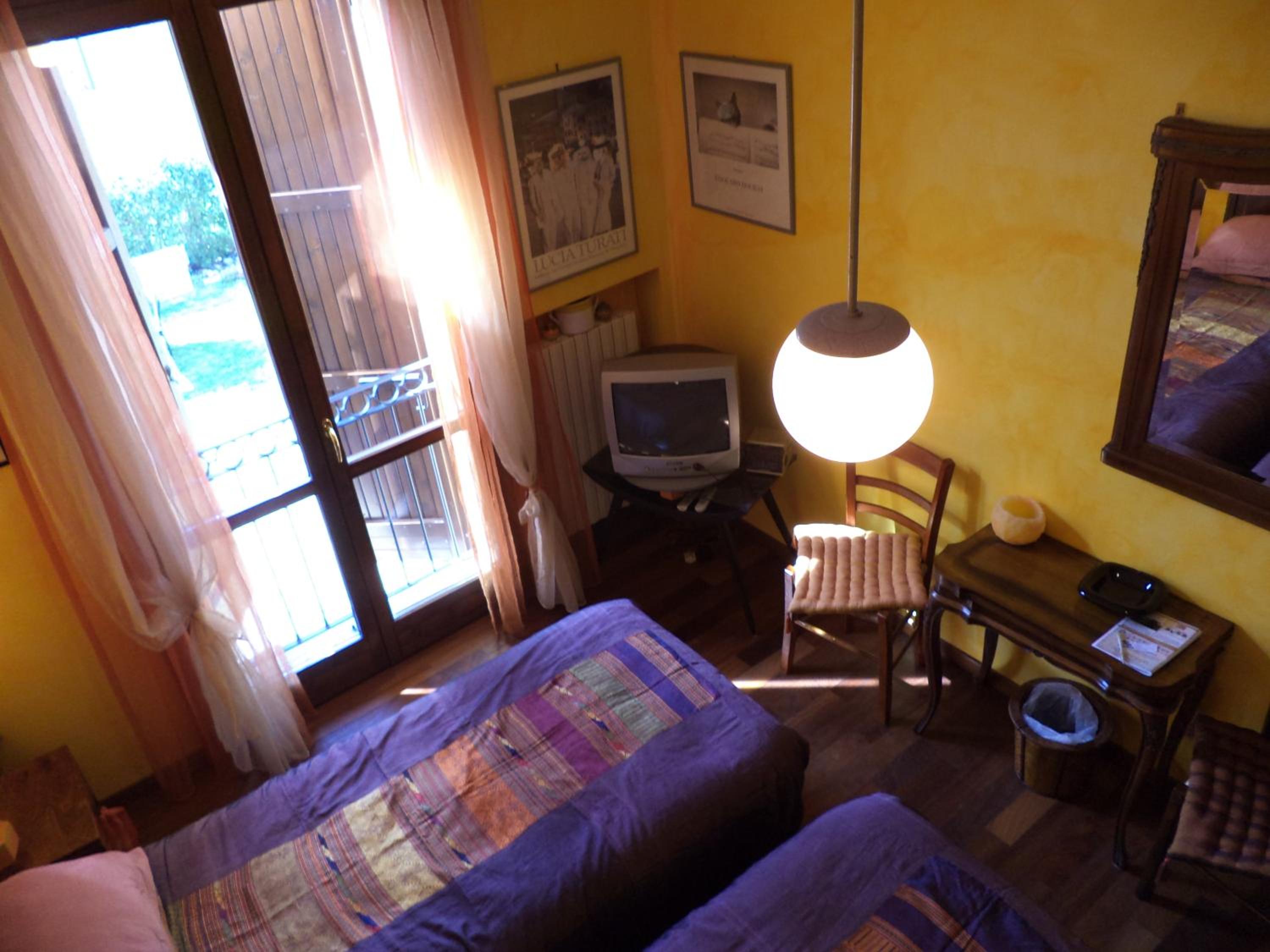 Double or Twin Room with Garden View - Photo 8