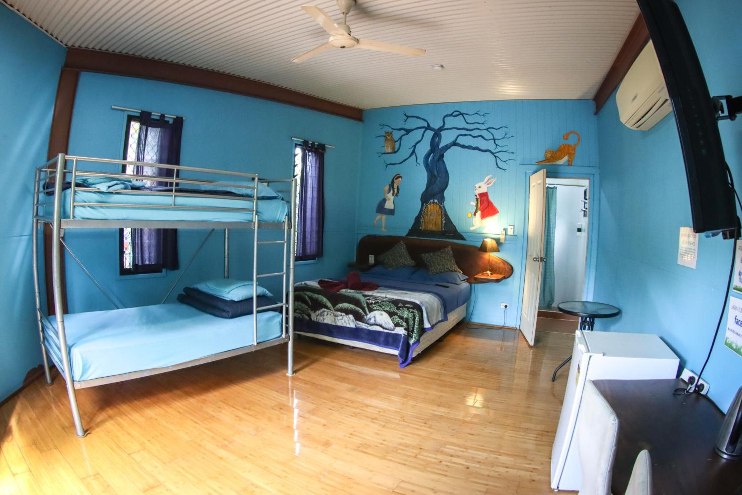 Small Family Cabin  photo 2