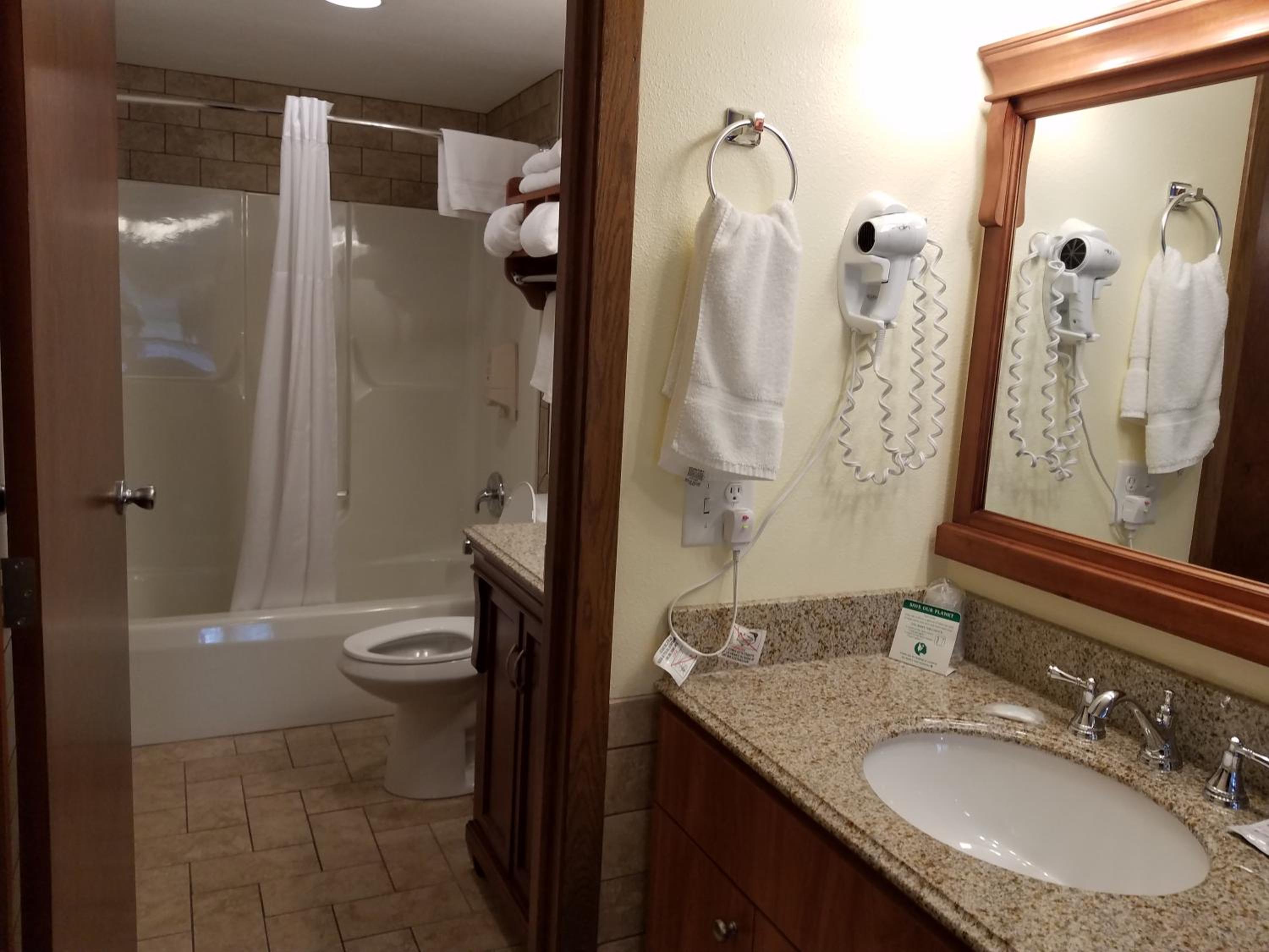 Deluxe Queen Room - Photo 3