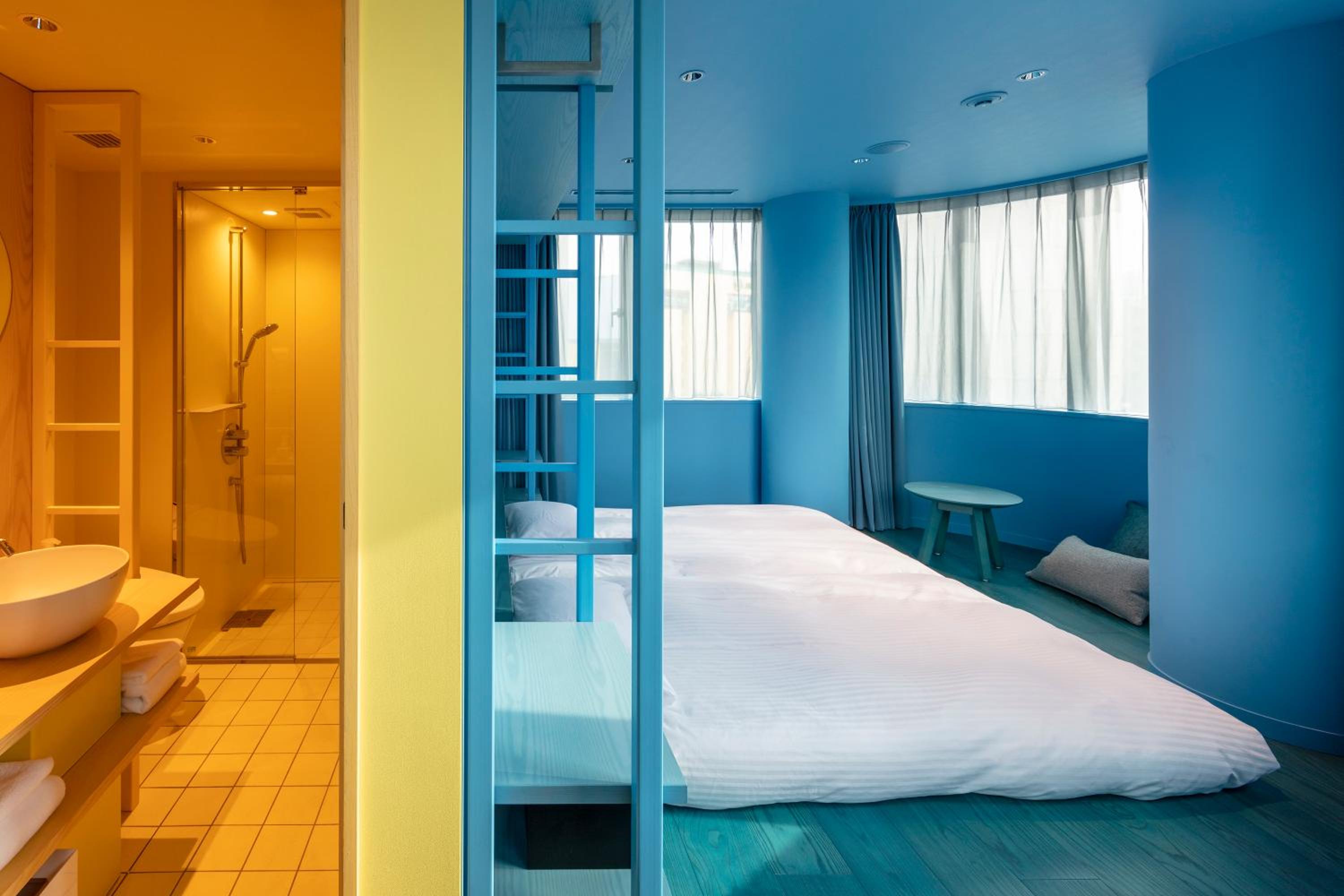 【light blue】Corner Room