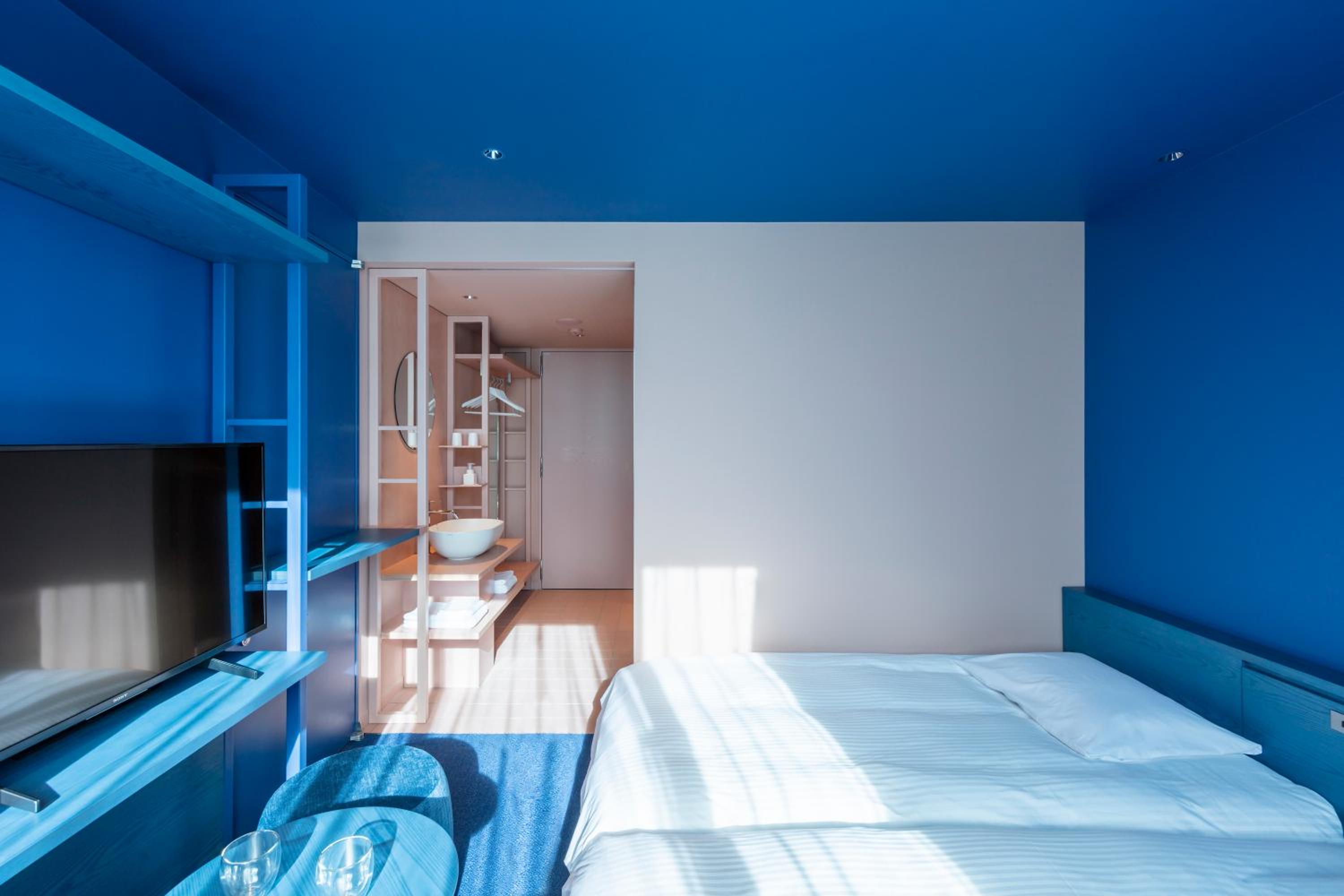 【dark blue】Connecting Room B