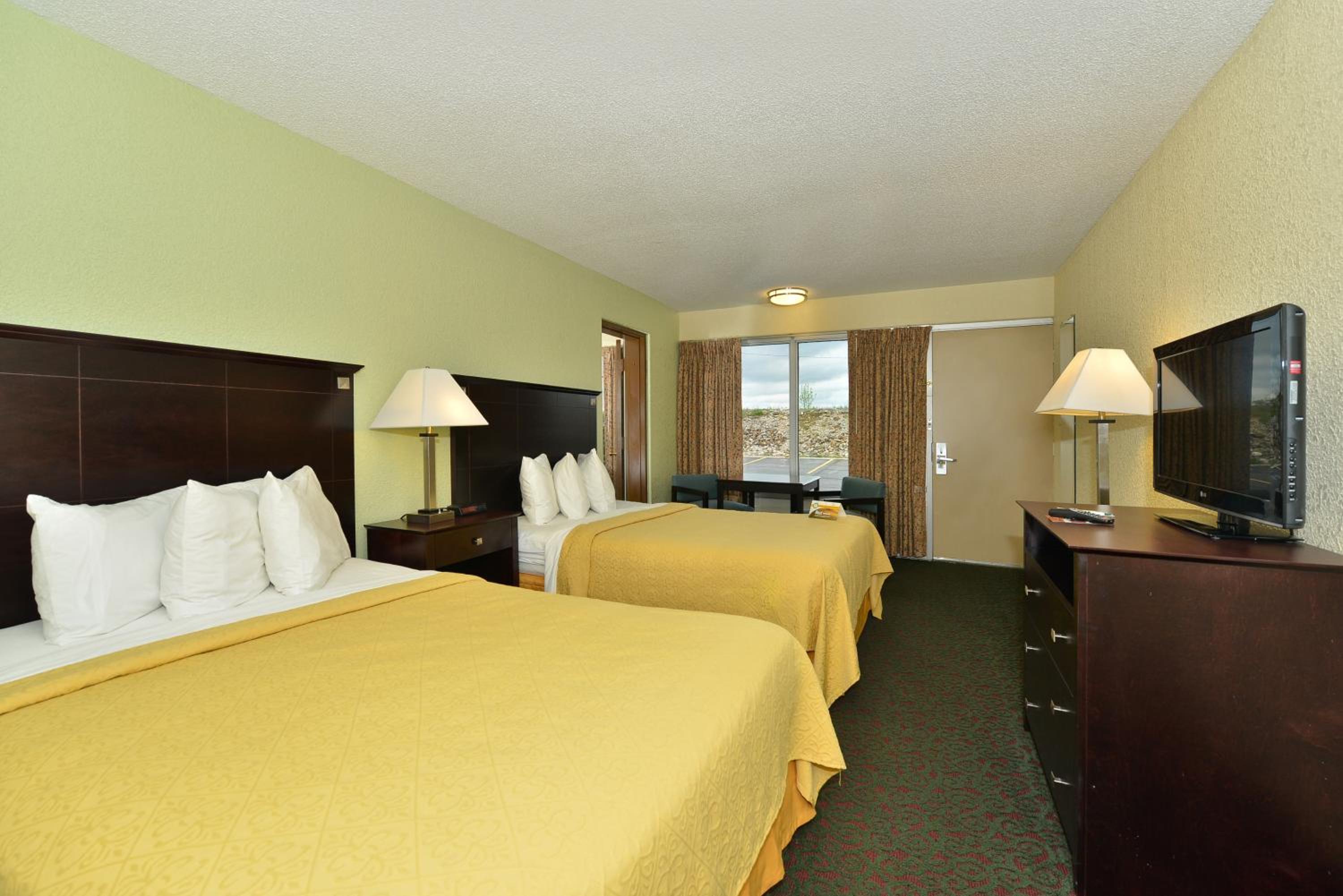 Queen Room with Two Queen Beds - Non-Smoking - Photo 1