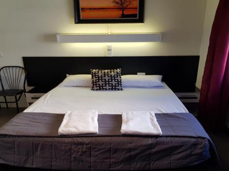 Queen Room photo 1