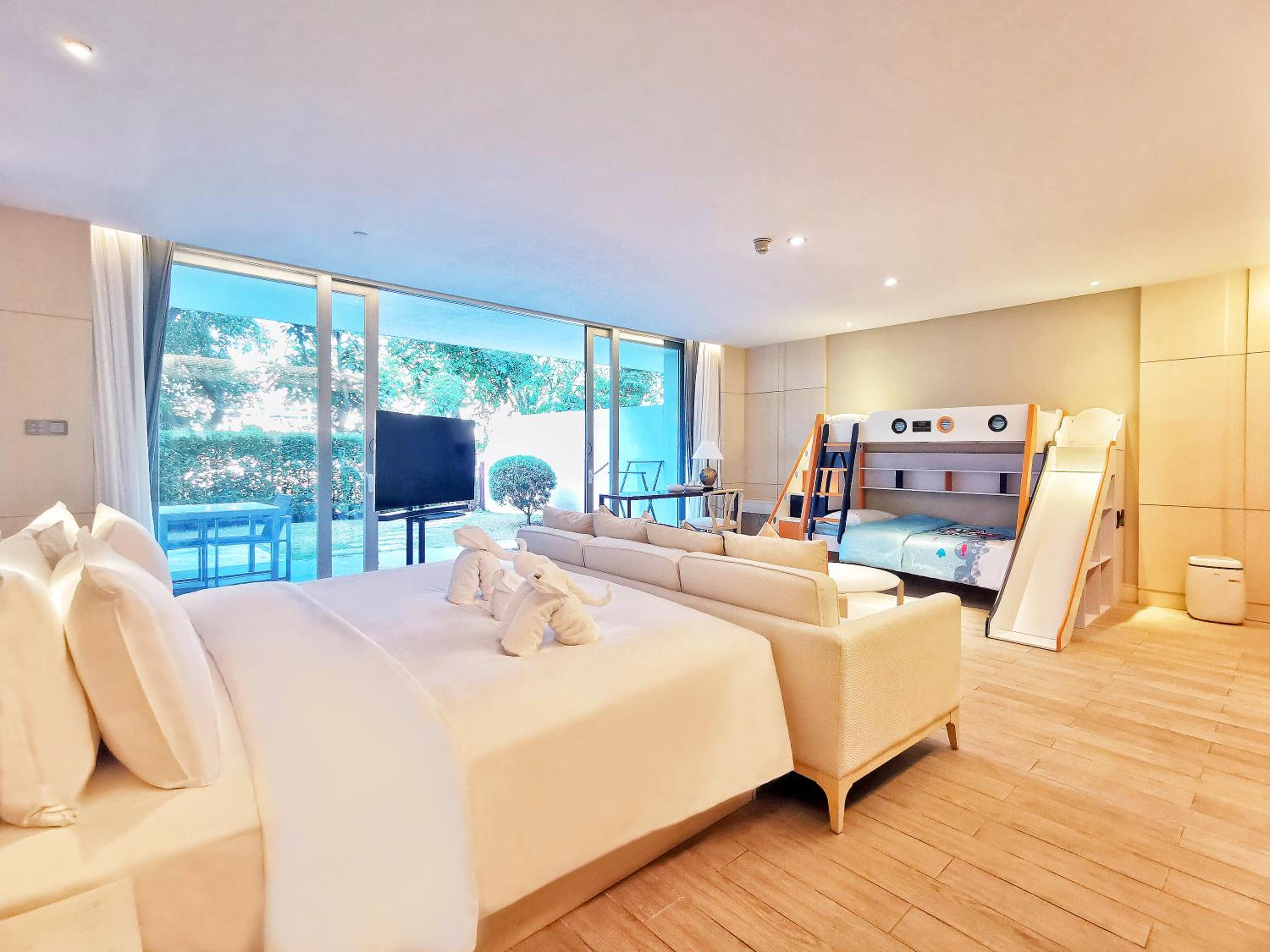 Courtyard Family Room