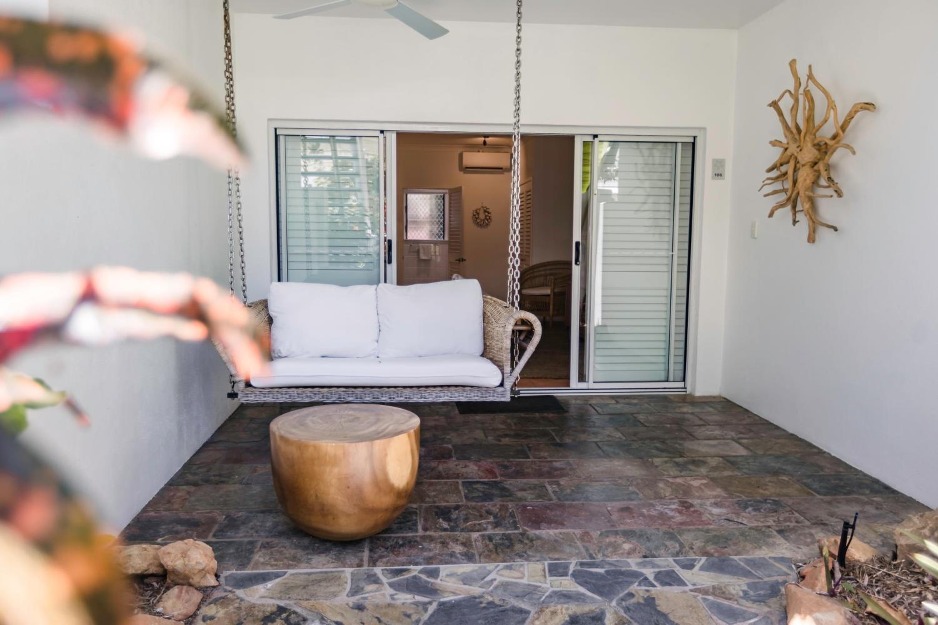 Brigadier King Studio with Tropical Gardens, Couples Swing and Private Balcony - Photo 4