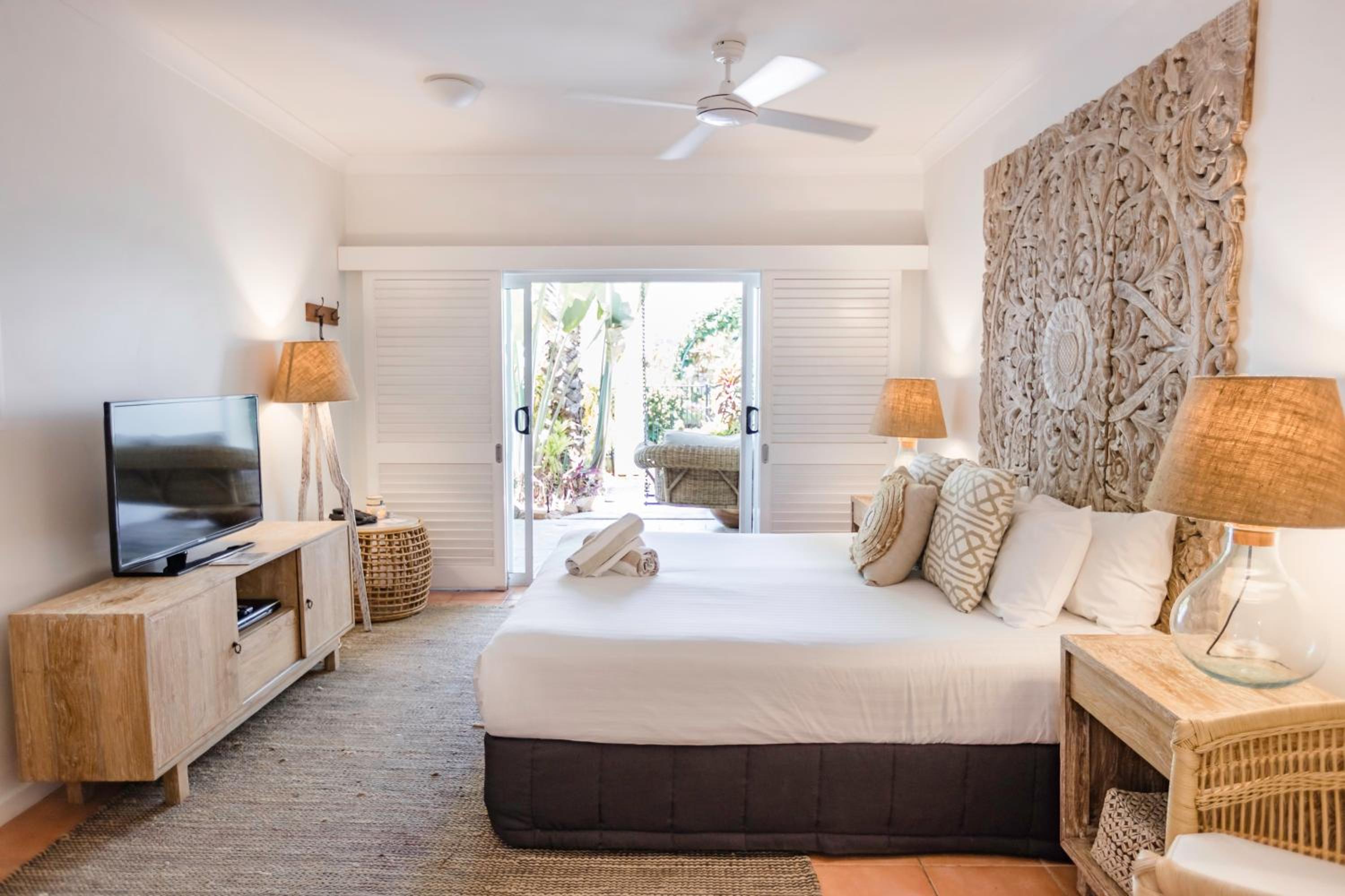 Brigadier King Studio with Tropical Gardens, Couples Swing and Private Balcony - Photo 3