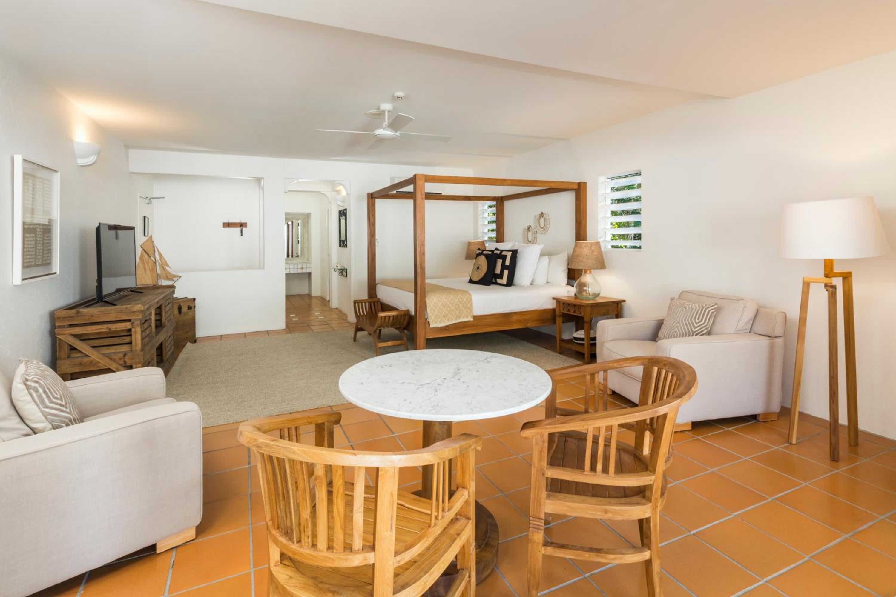 Veranda King Suite with Four-poster Bed and Large SPA Bath on Private Balcony - Photo 4
