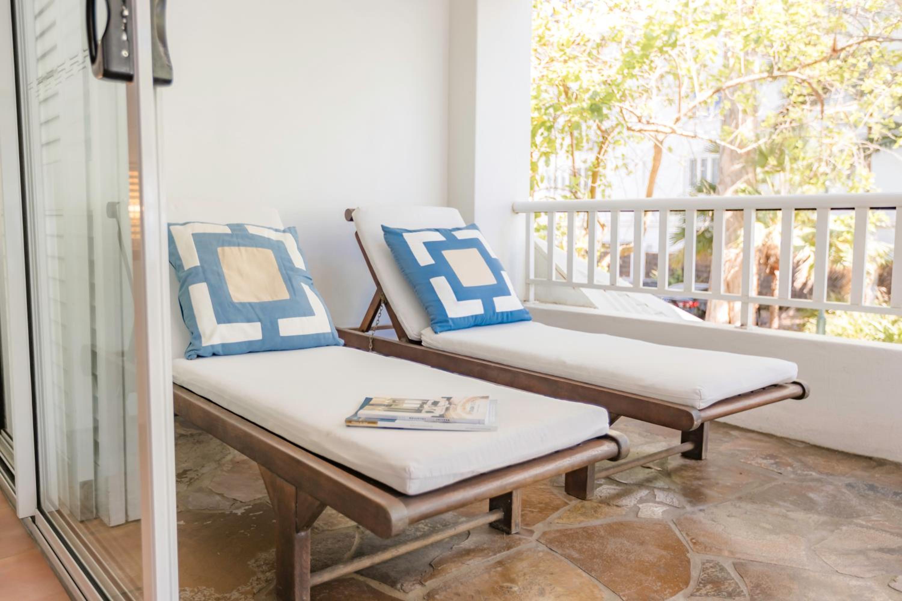 Spacious King Suite with Ocean View - Photo 3