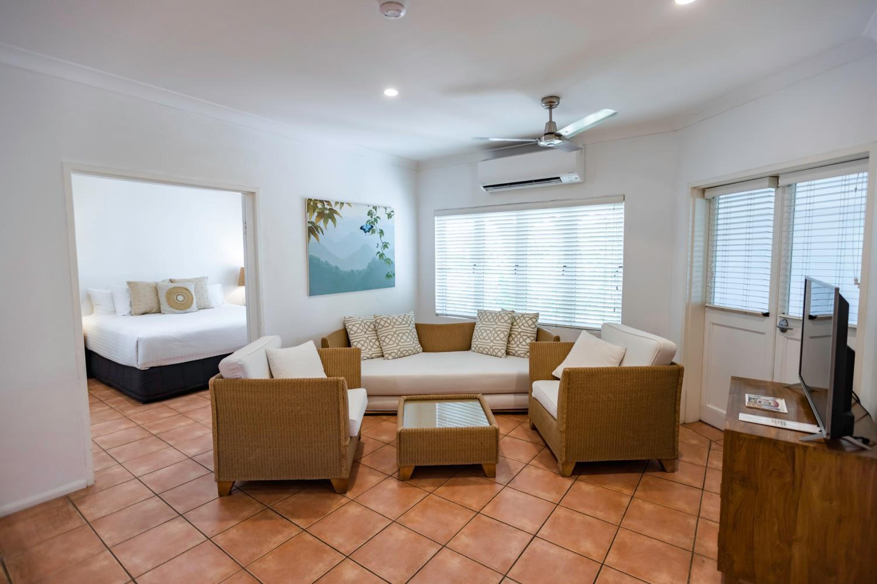Two-Bedroom and Two-Bathroom Reef Suite with Private Balcony, SPA Bath and Ocean View