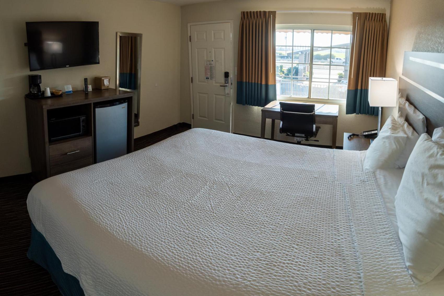 King Room - Non-Smoking photo 1