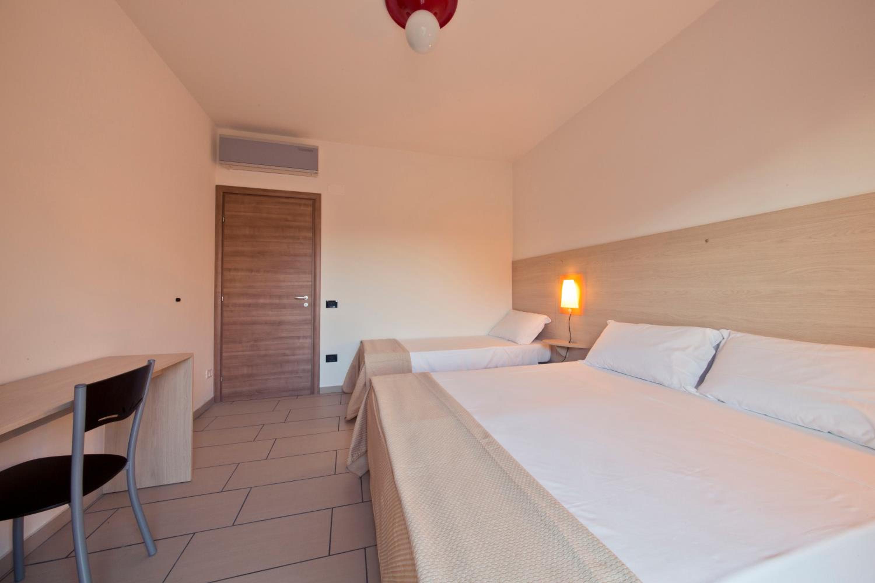 One-Bedroom Apartment - Photo 2