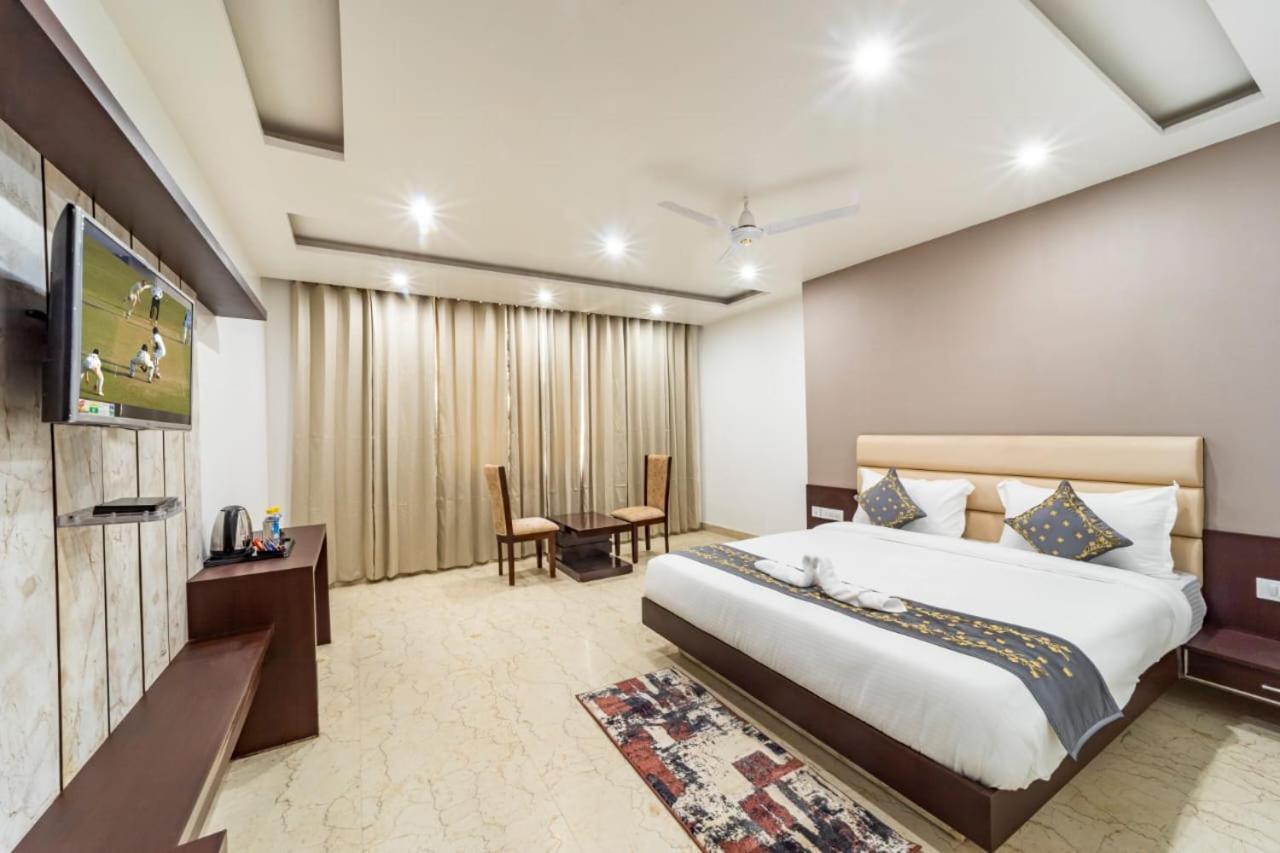 Deluxe Room - Photo 5