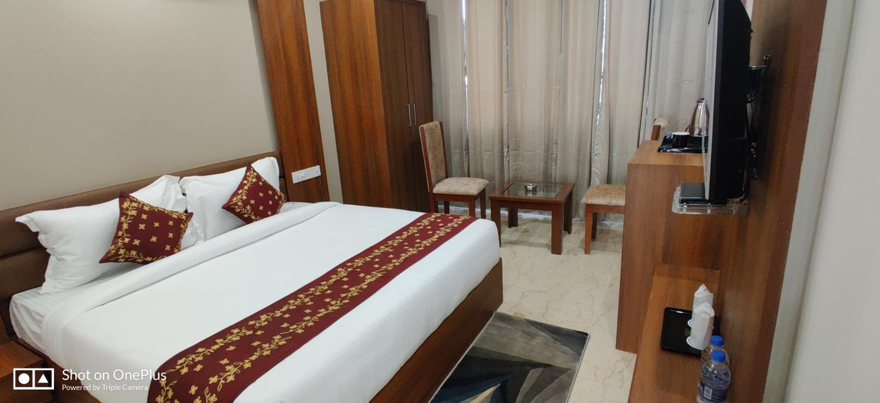 Deluxe Room - Photo 2