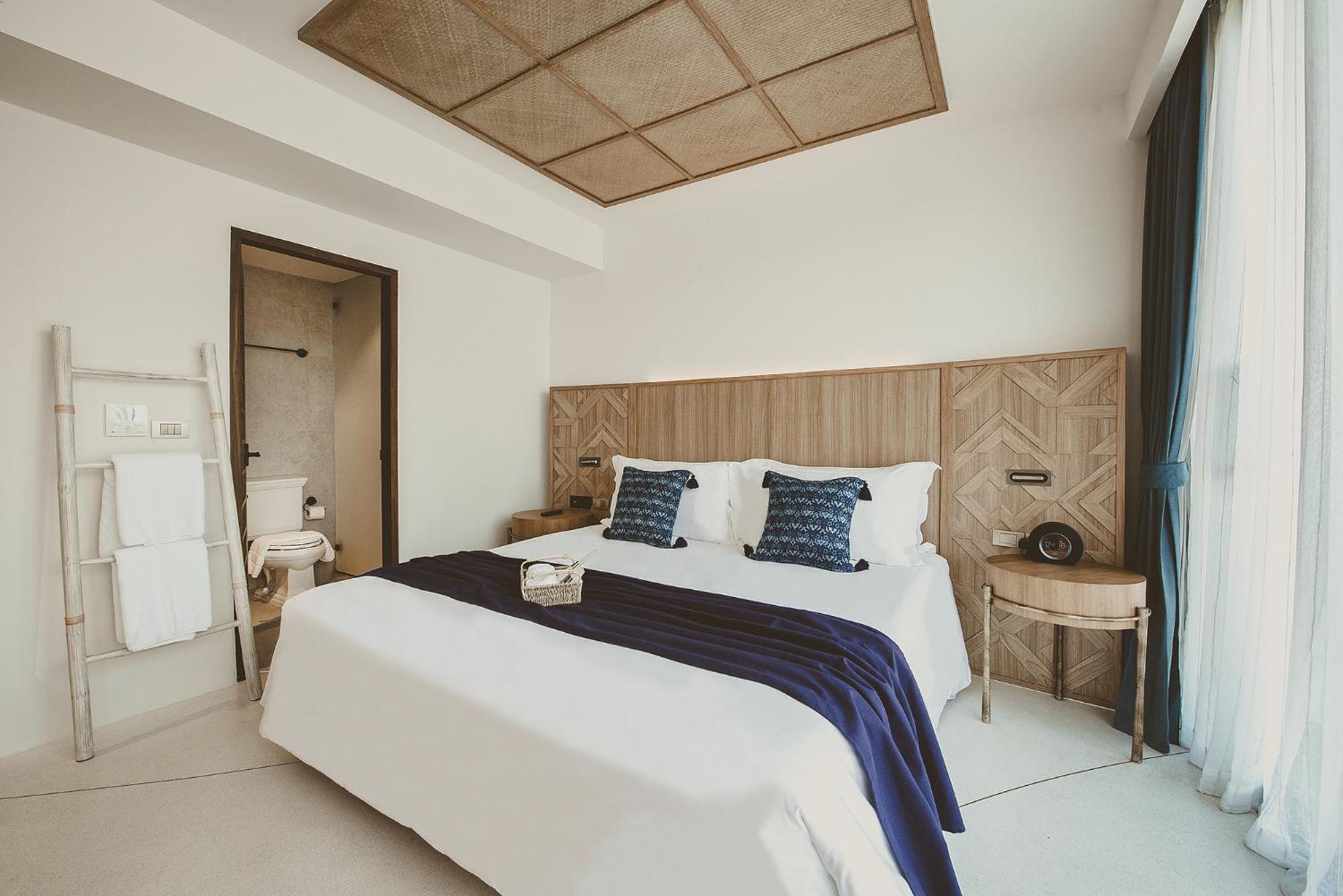 Deluxe Room - Photo 9