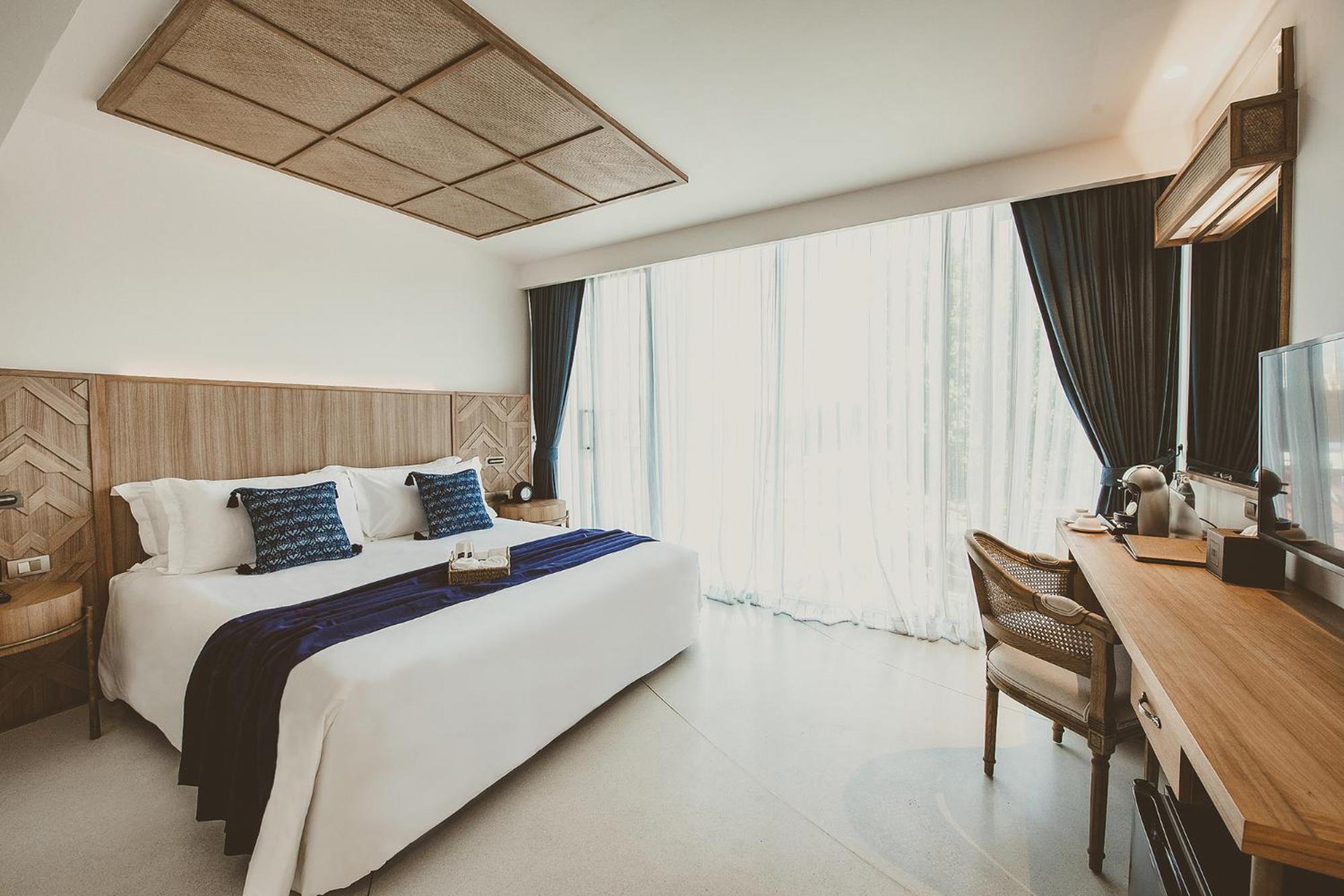 Deluxe Room - Photo 8