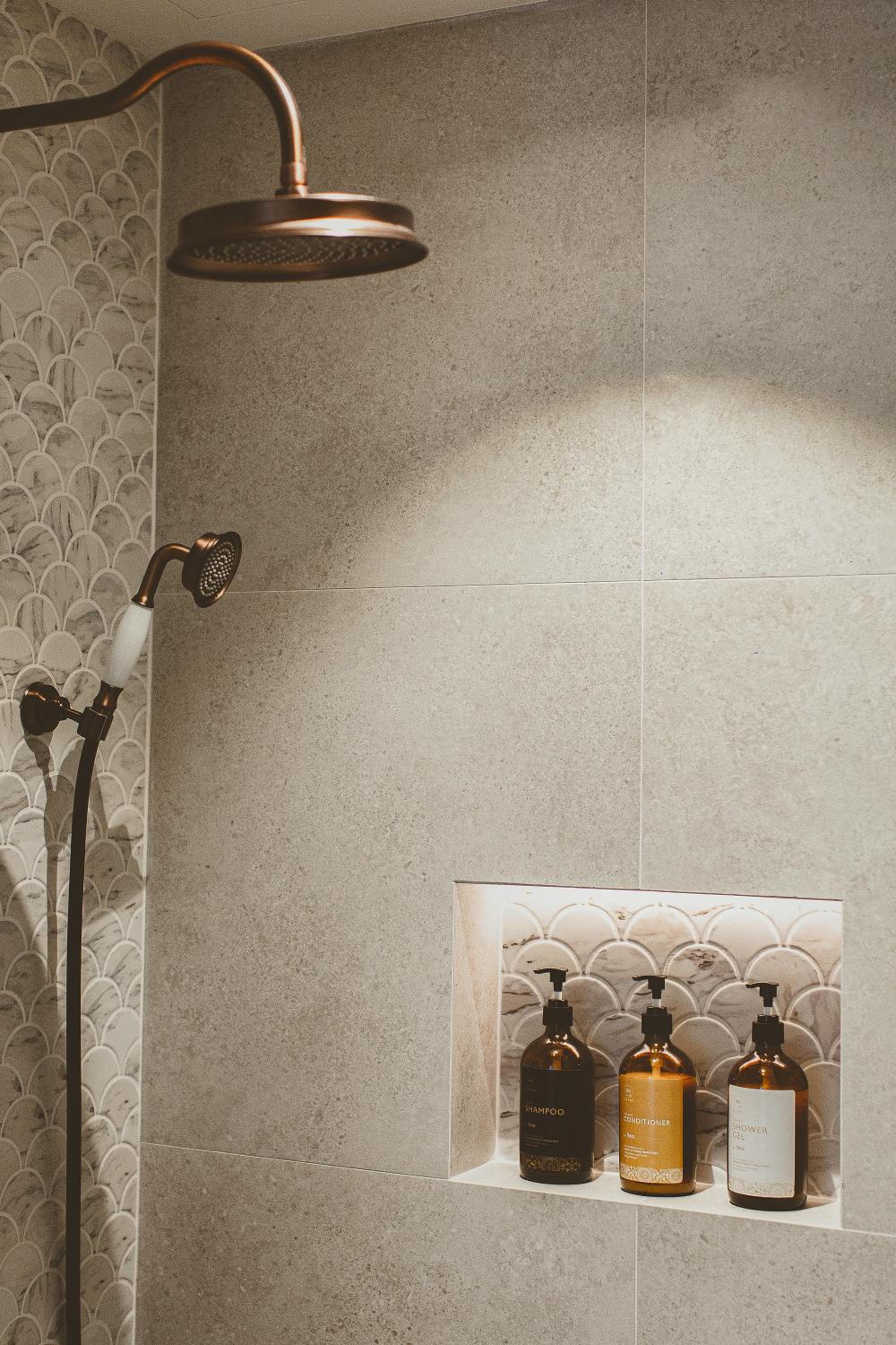 Grand Deluxe with Bathtub - Photo 9