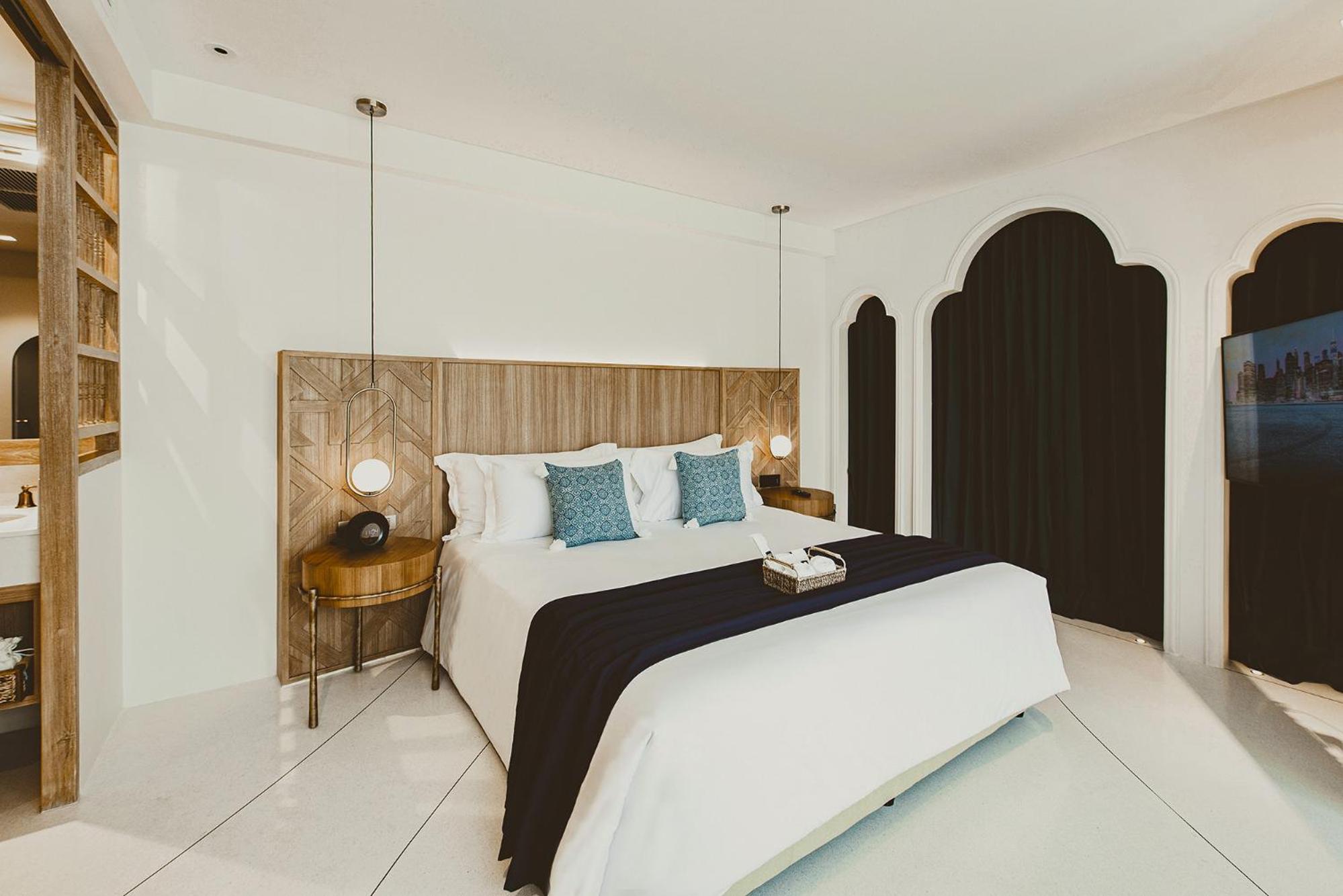 Lanna Suite with Pool View - Photo 3