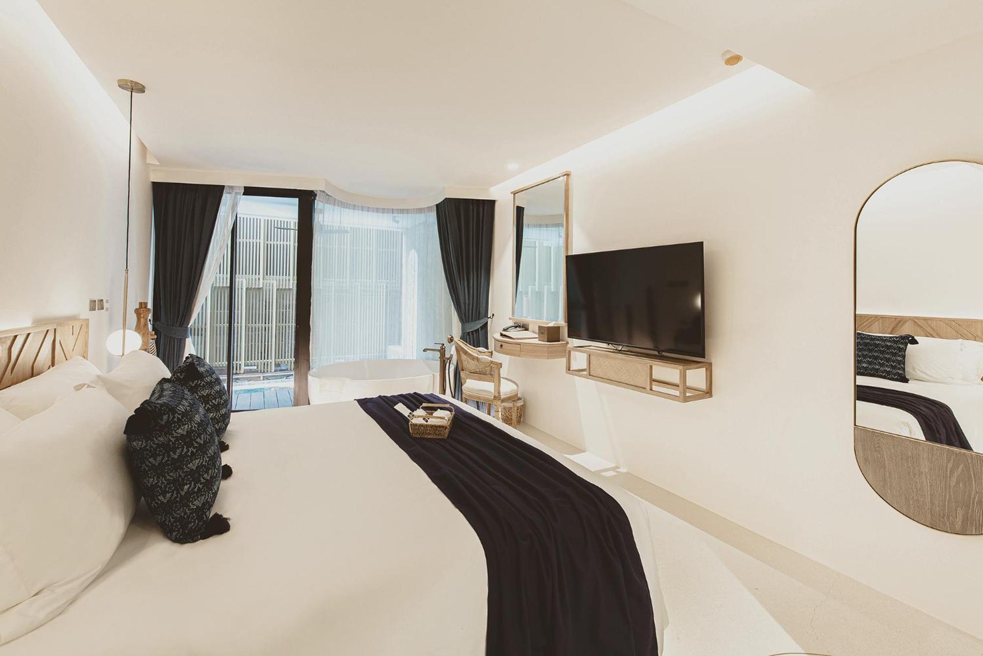 Plunge Pool Suite - Photo 7