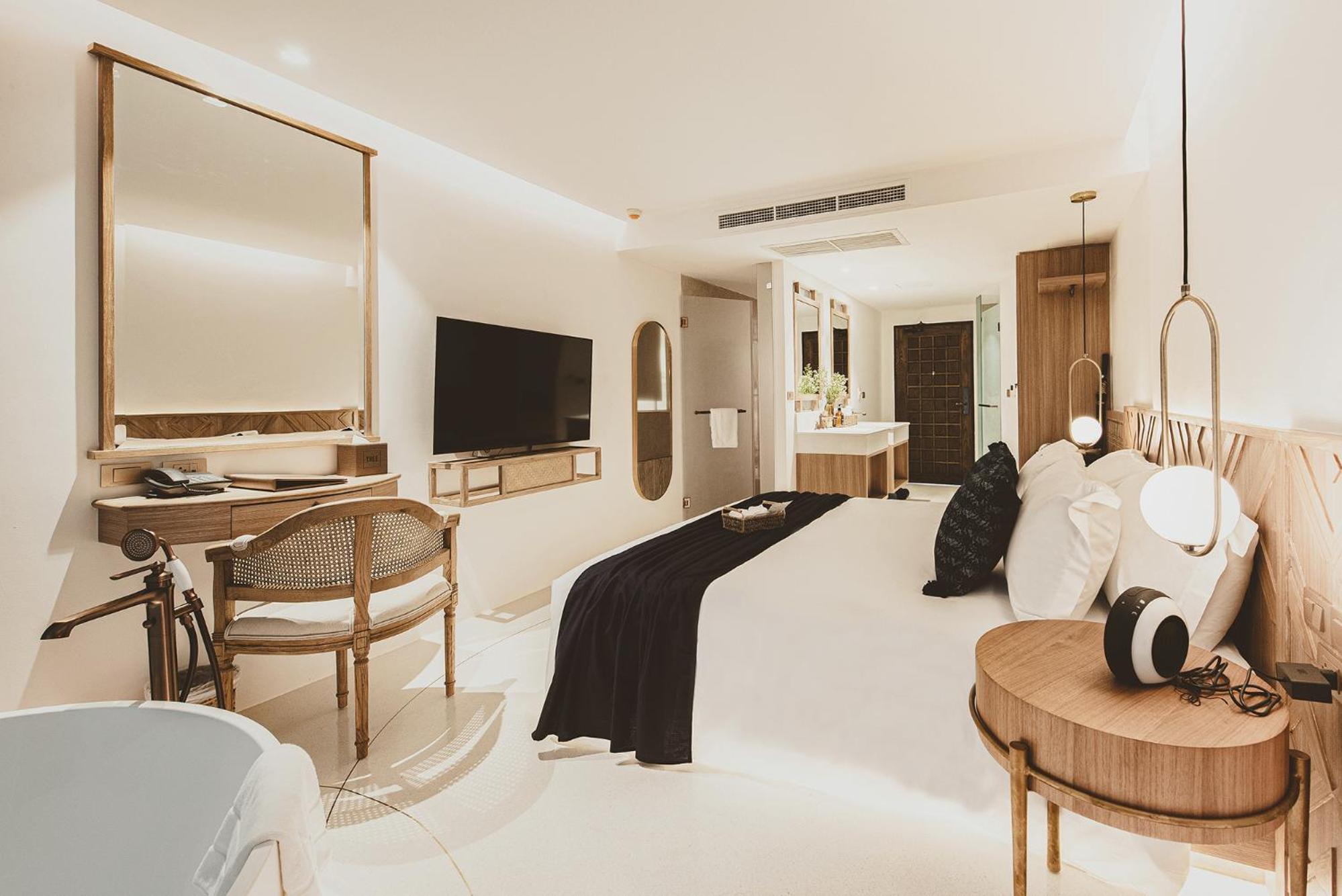 Plunge Pool Suite - Photo 9