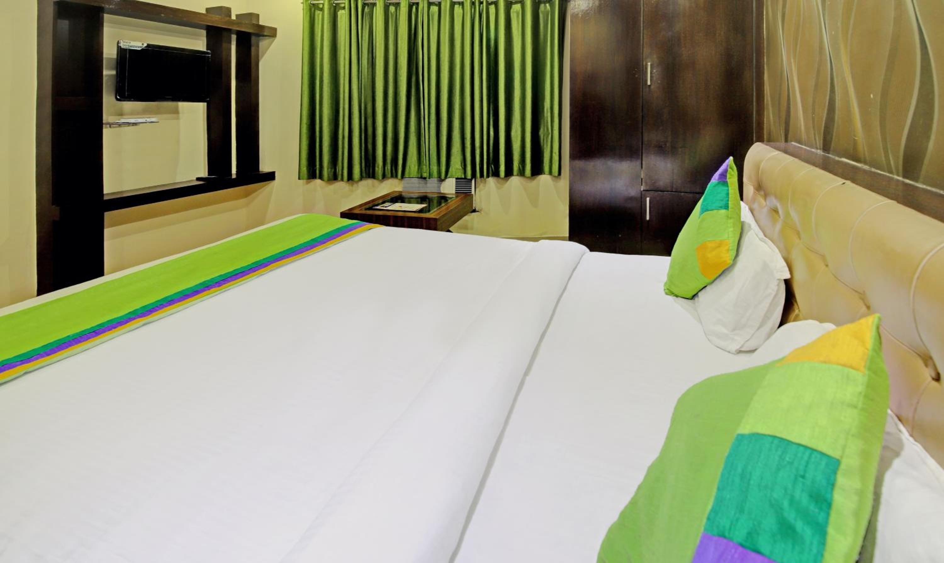 Deluxe Double Room - Photo 13
