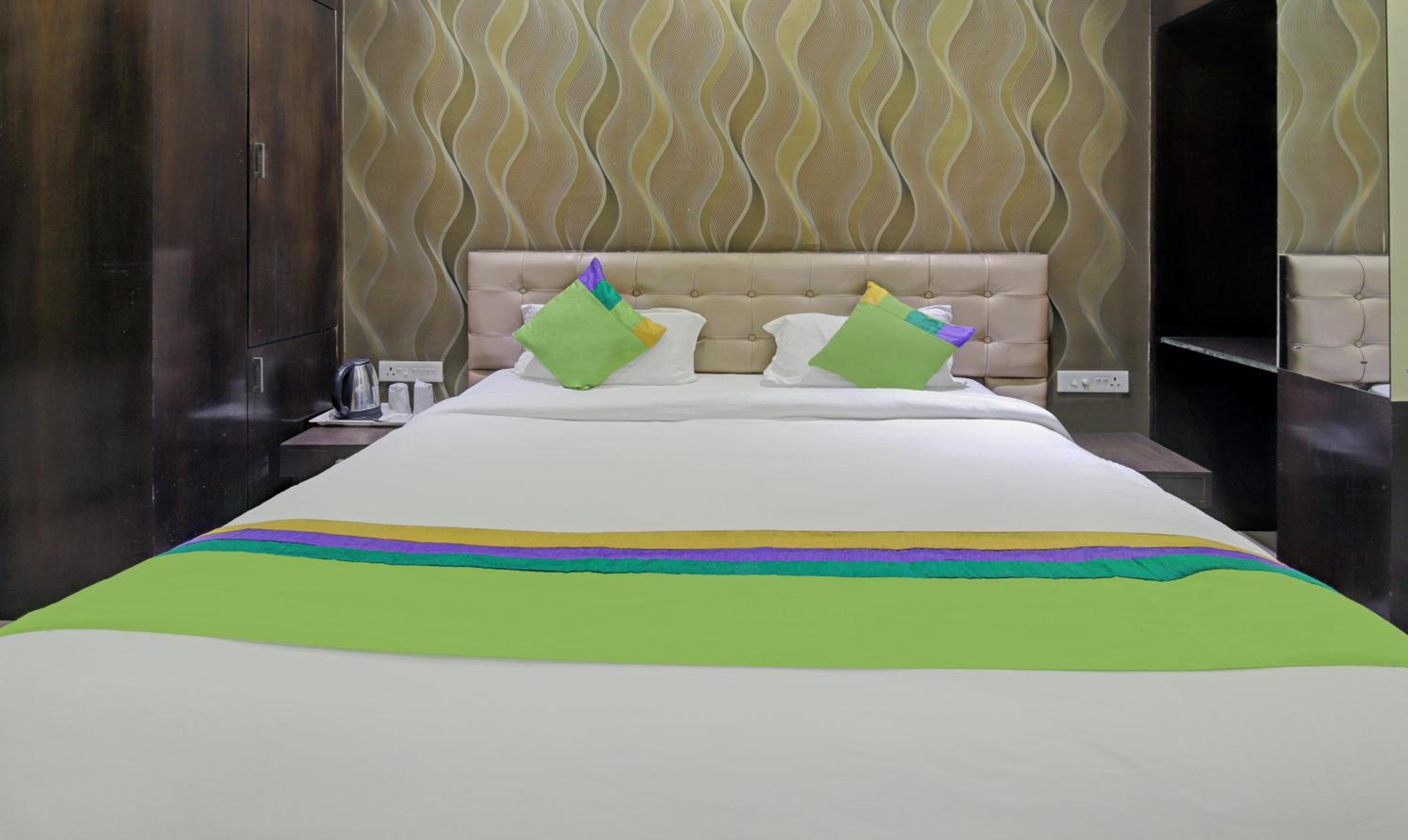 Deluxe Double Room - Photo 14