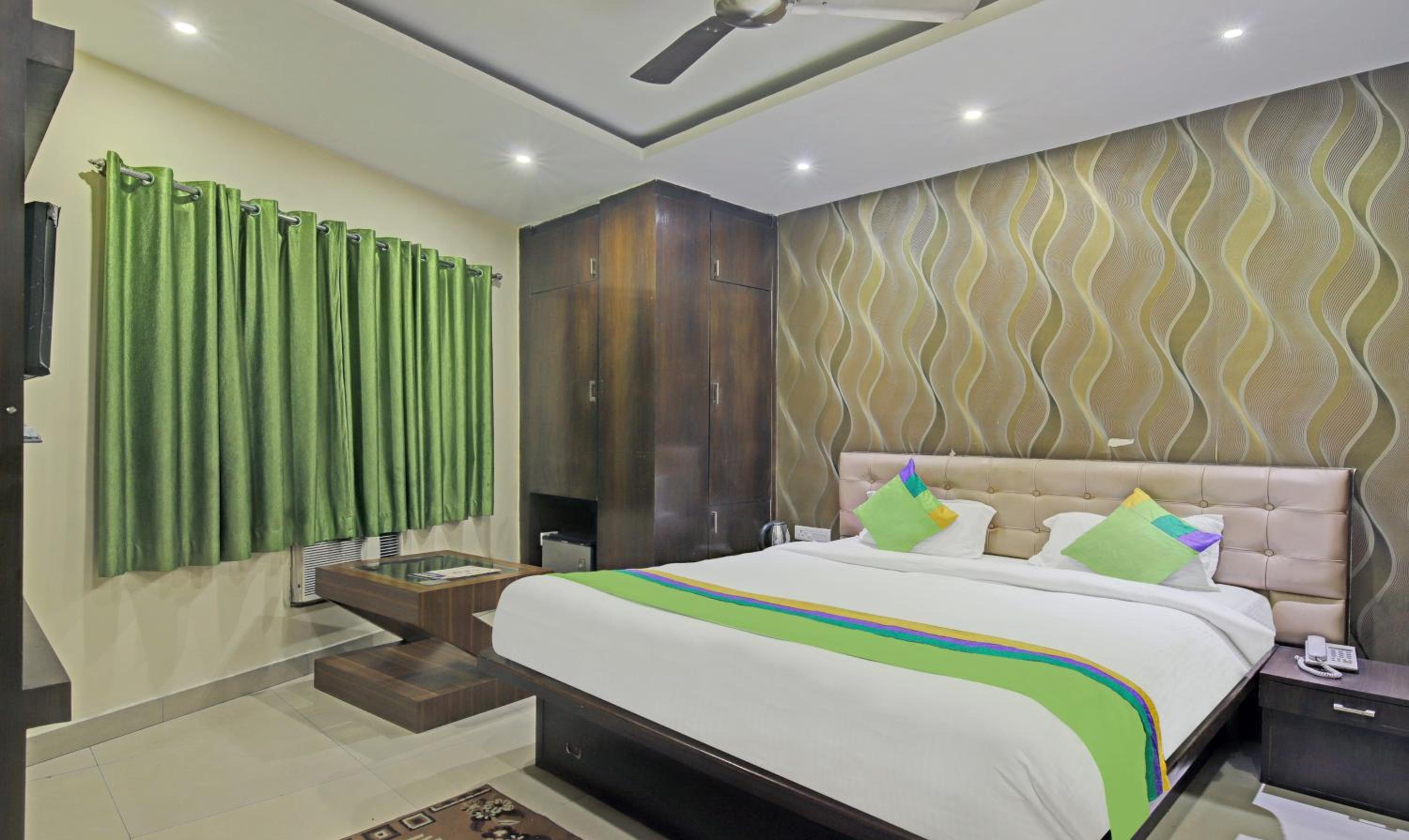 Deluxe Double Room - Photo 12
