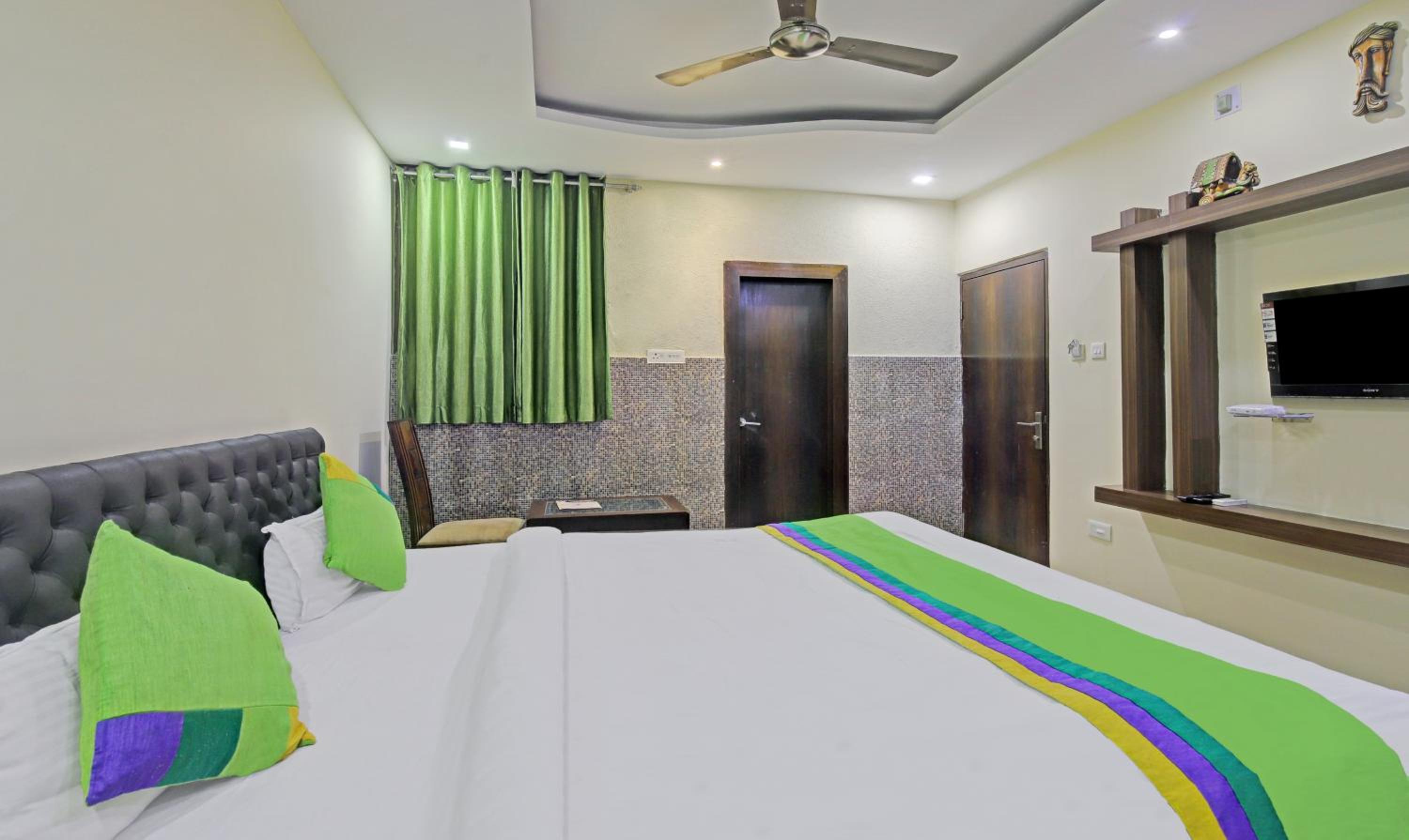 Deluxe Double Room - Photo 8