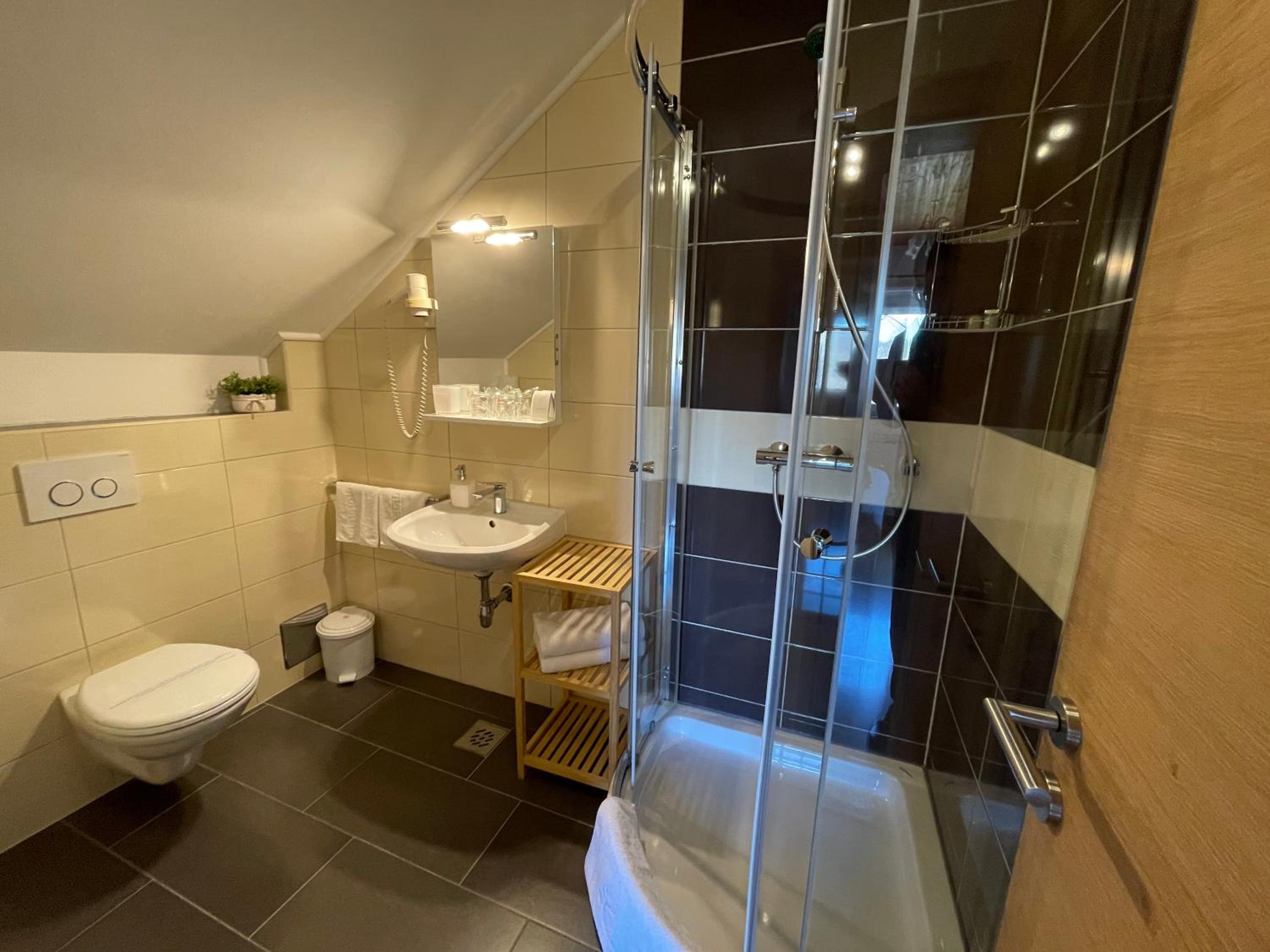 Double Room - Photo 7