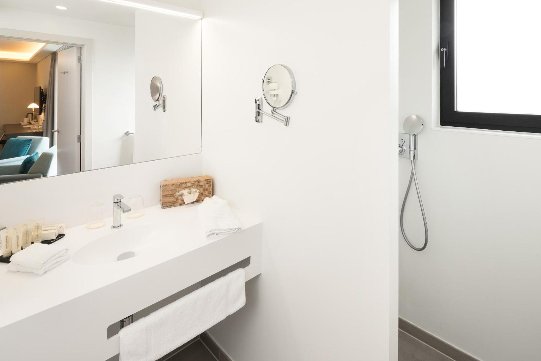 Superior King Room - Photo 4
