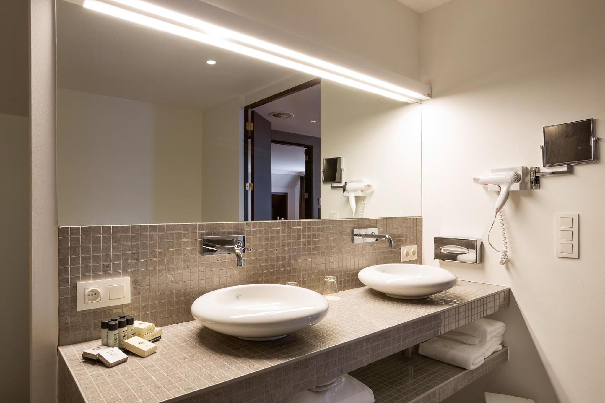 King Suite - Photo 3
