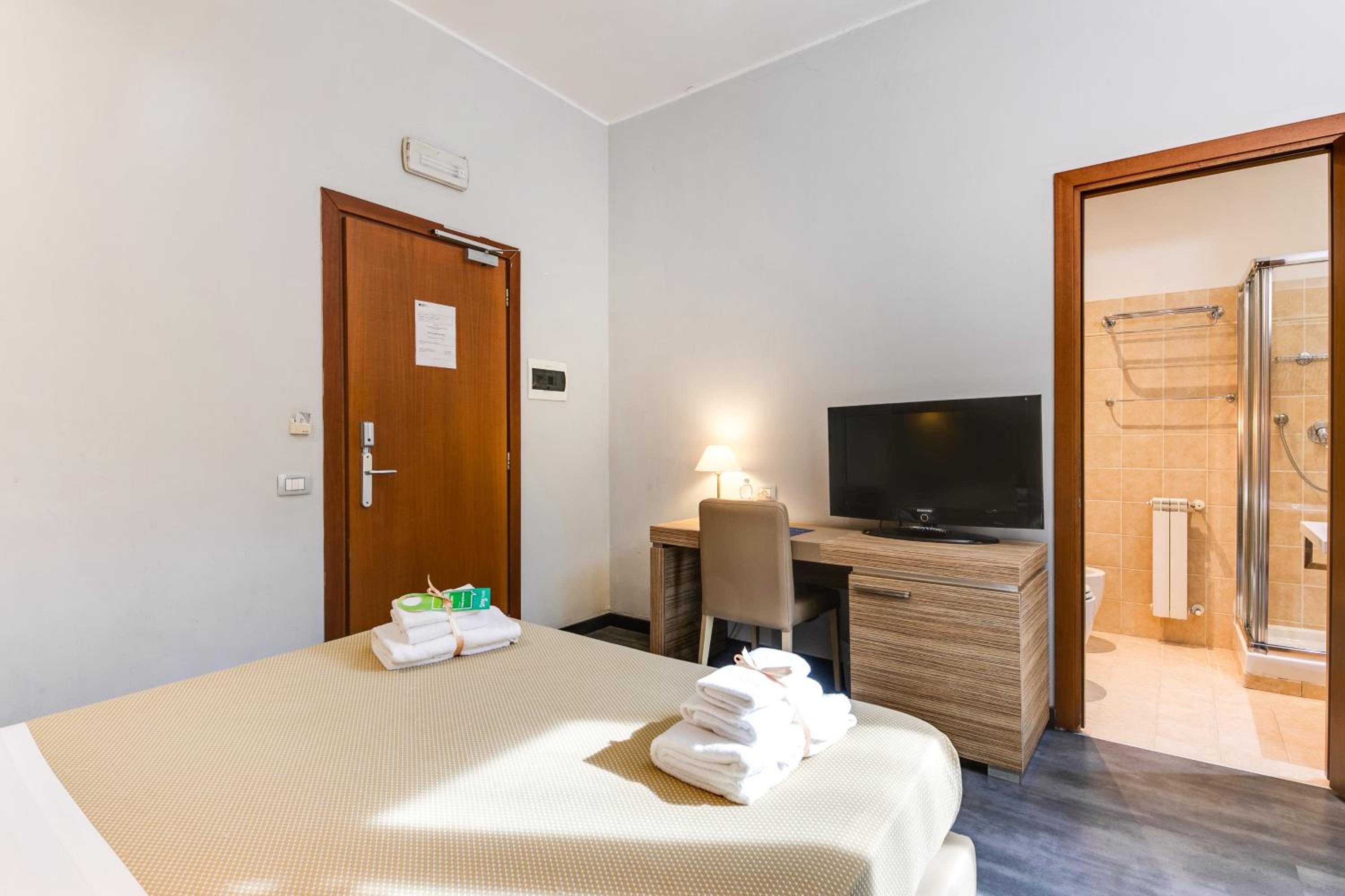 Standard Double Or Twin Room photo 3