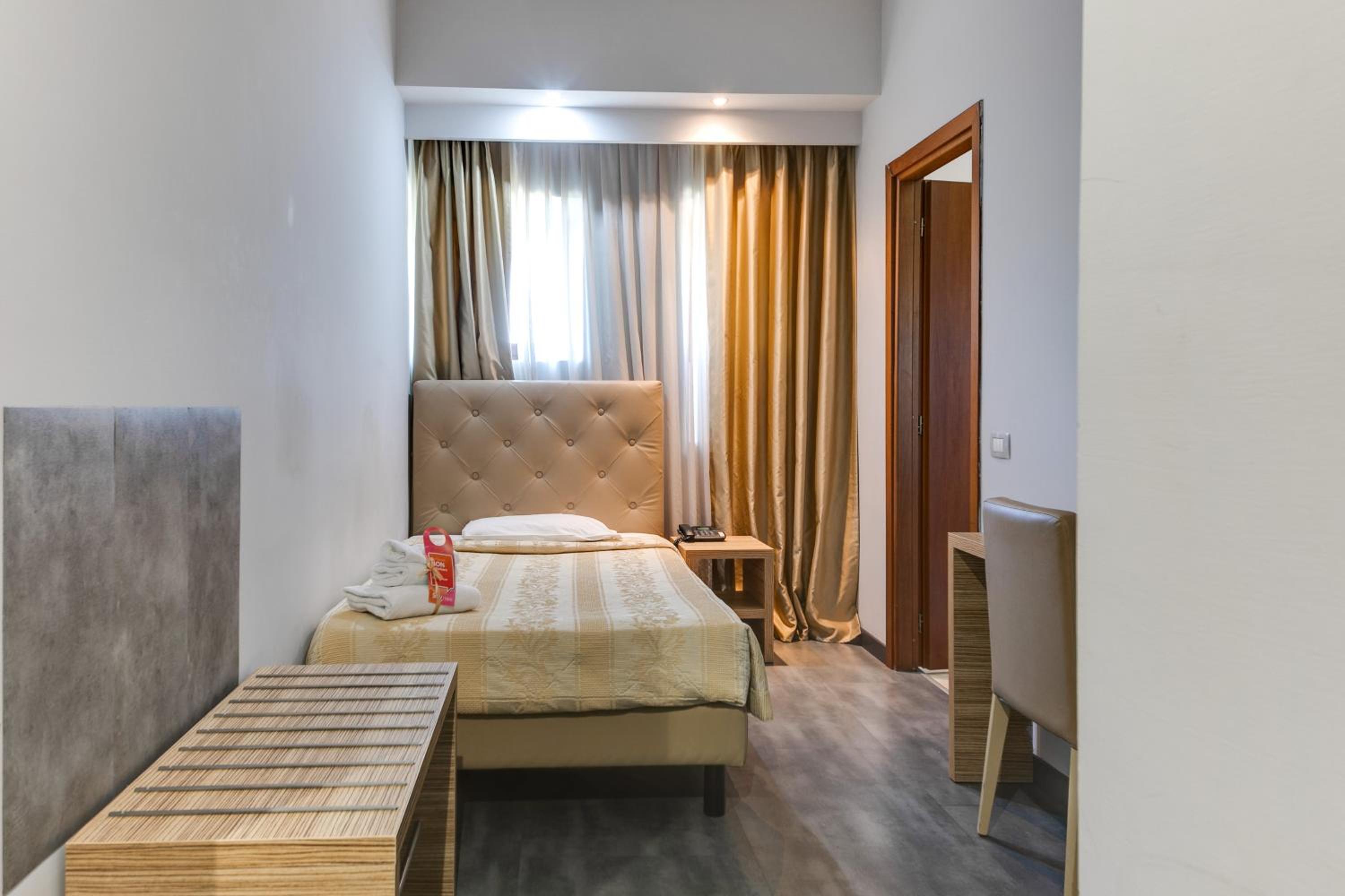 Compact Room photo 2