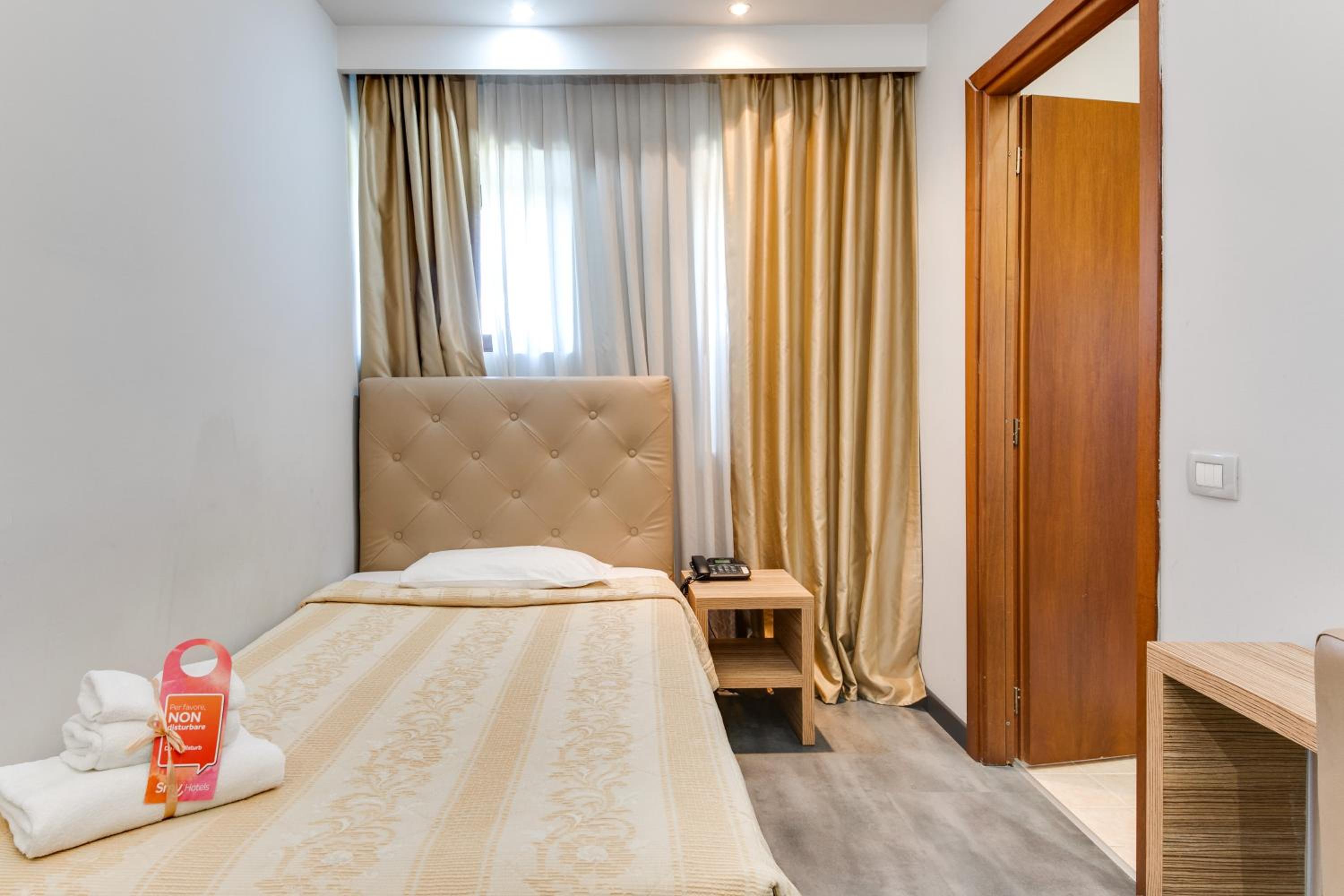 Compact Room photo 1