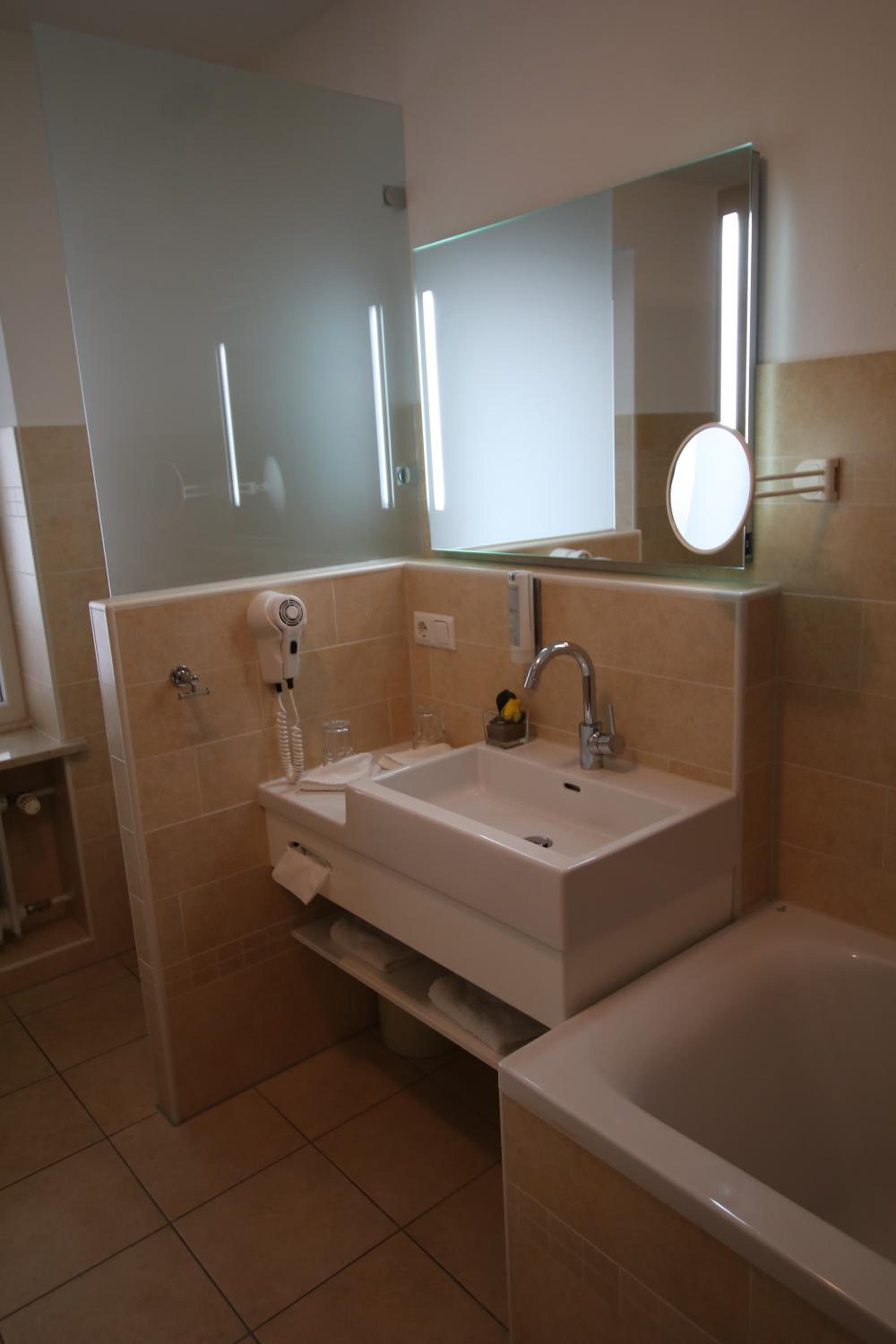 Suite - Photo 2