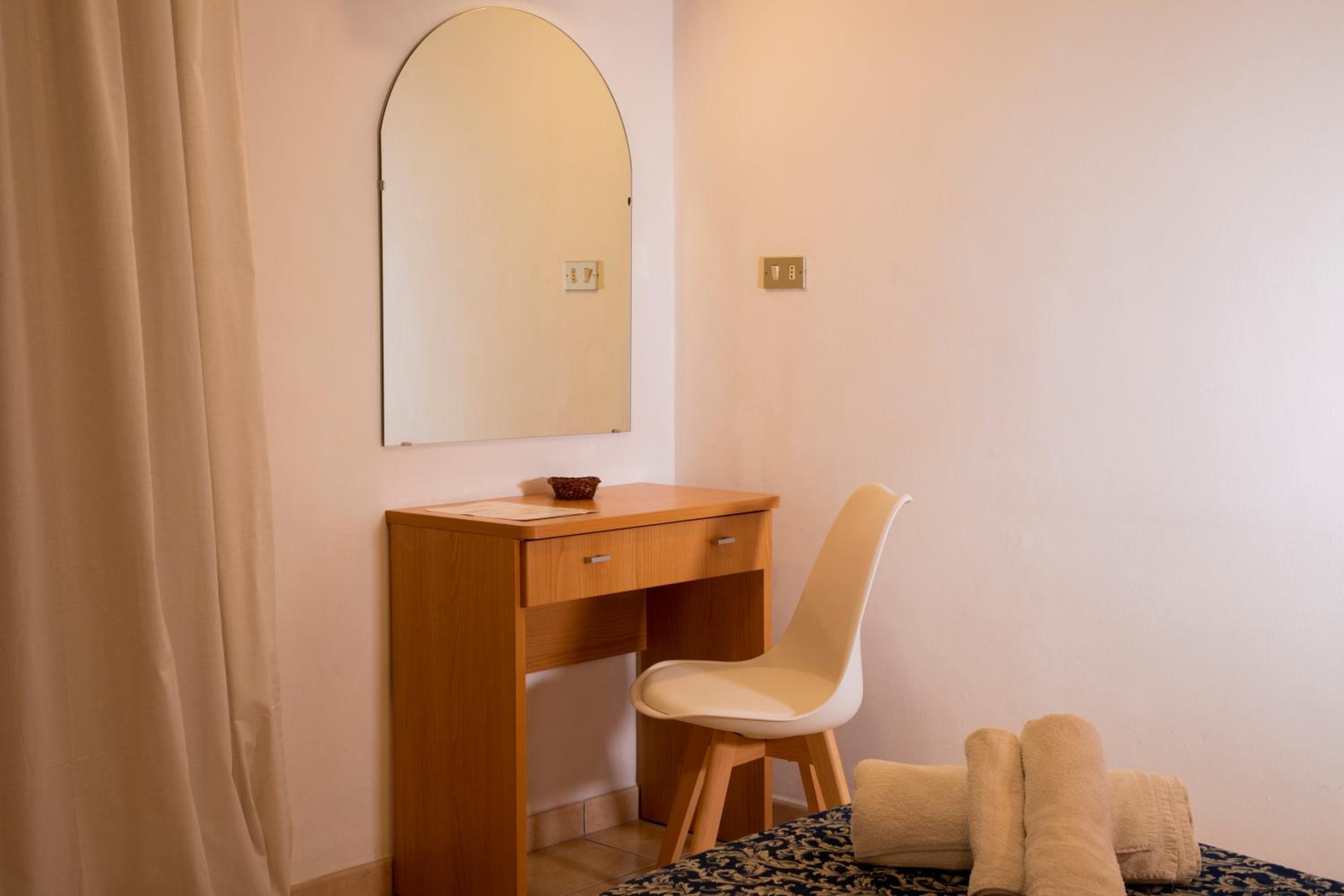 Standard Double Room - Photo 1