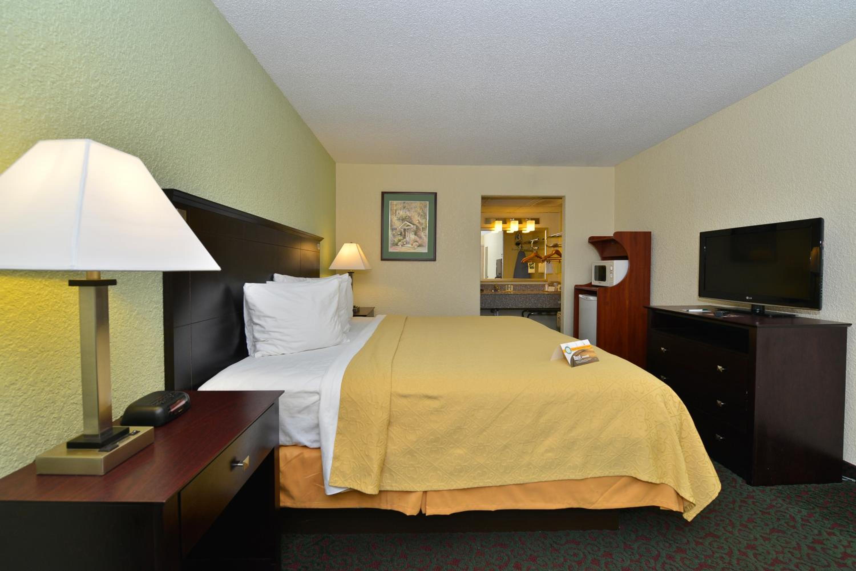 Standard King Room - Non-Smoking  - Photo 1