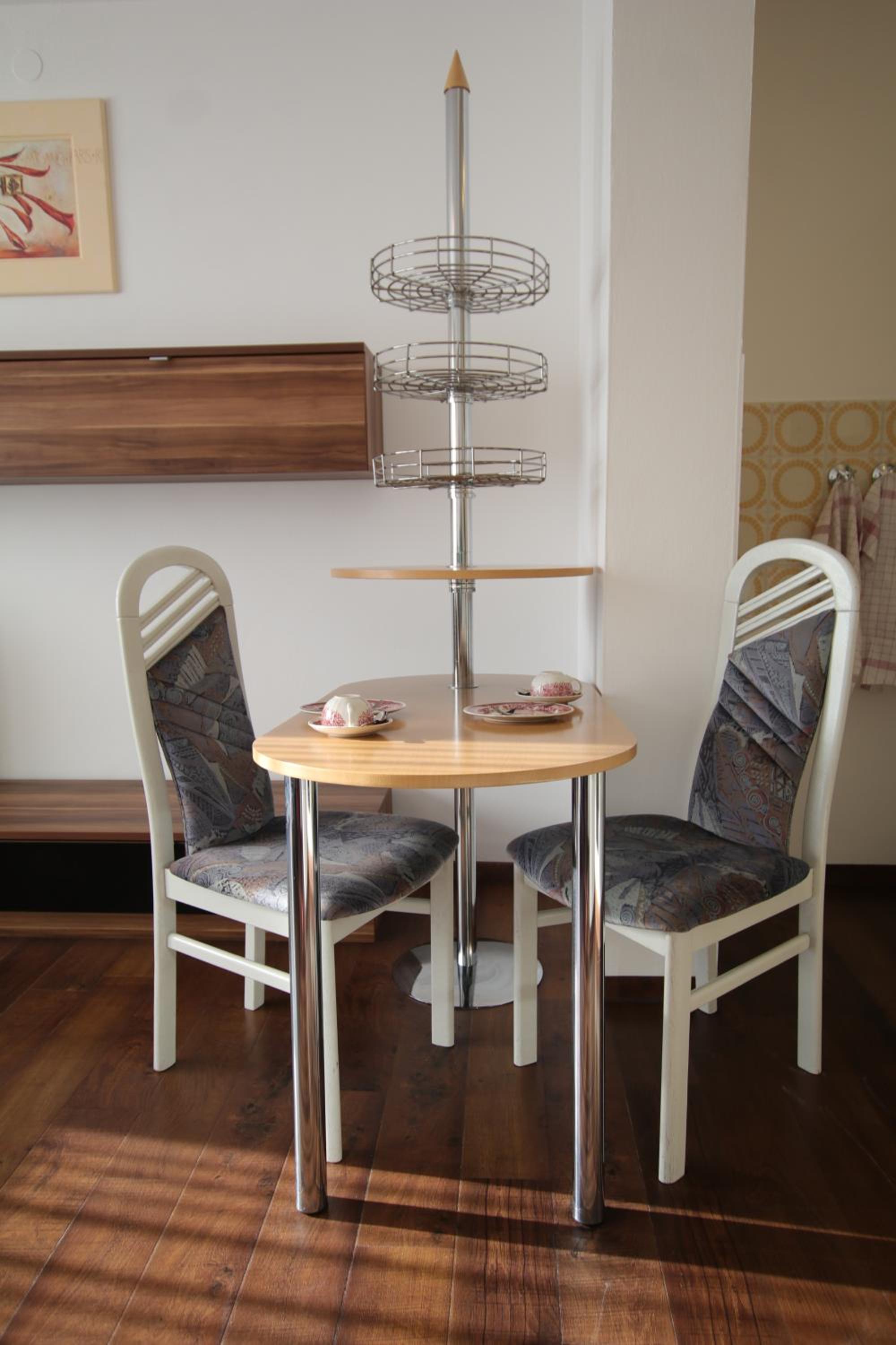 One-Bedroom Apartment - Photo 2