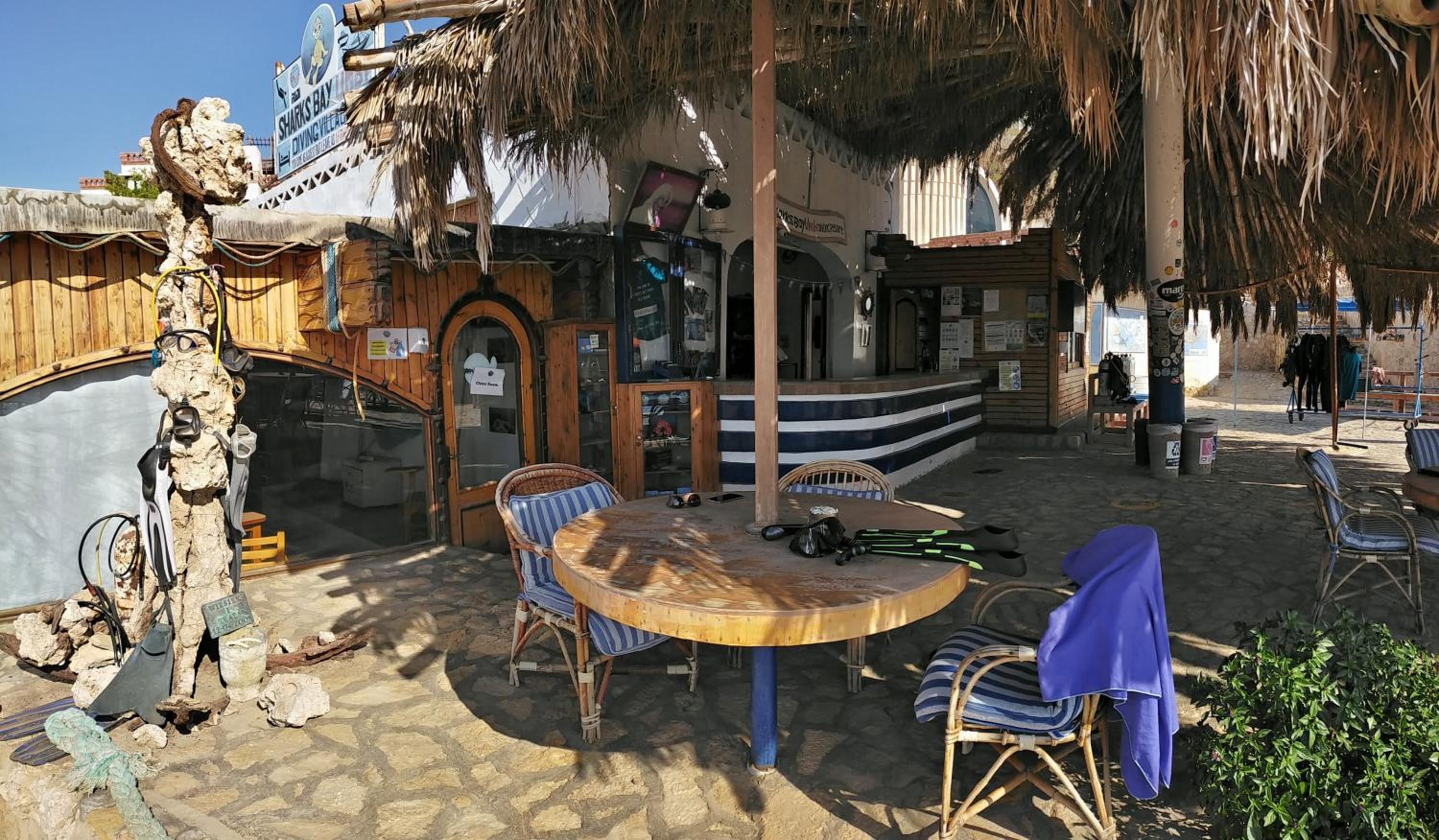 Divers-Beach Cabin with 10 Boat Dives