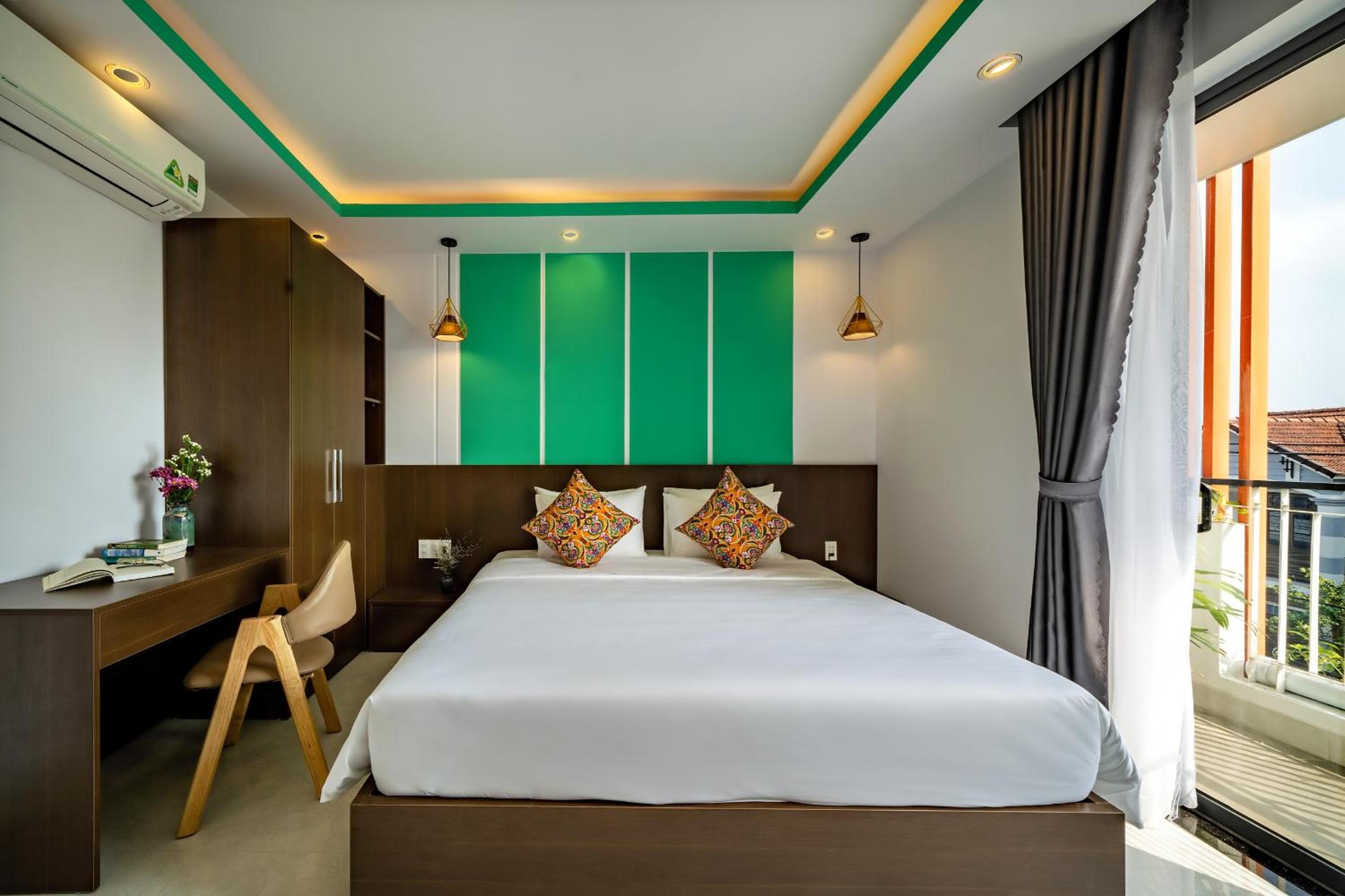 Double Room with Balcony - Photo 15