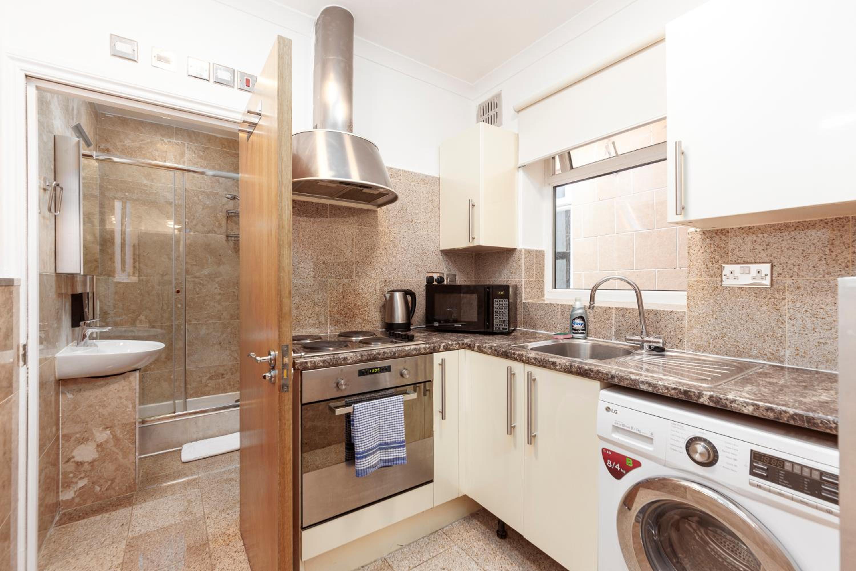 Deluxe Apartments photo 2