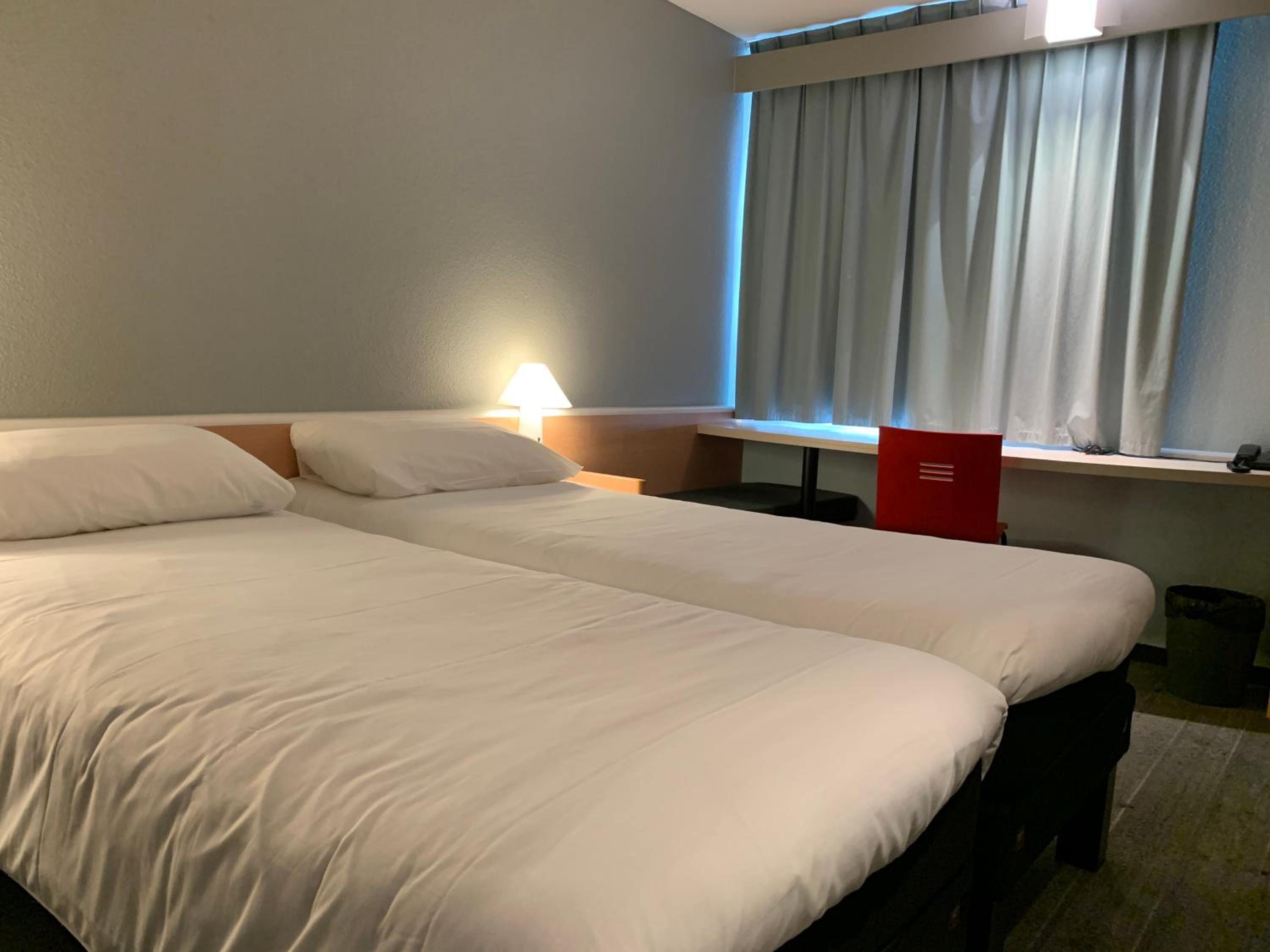 Standard Twin Room - Photo 8