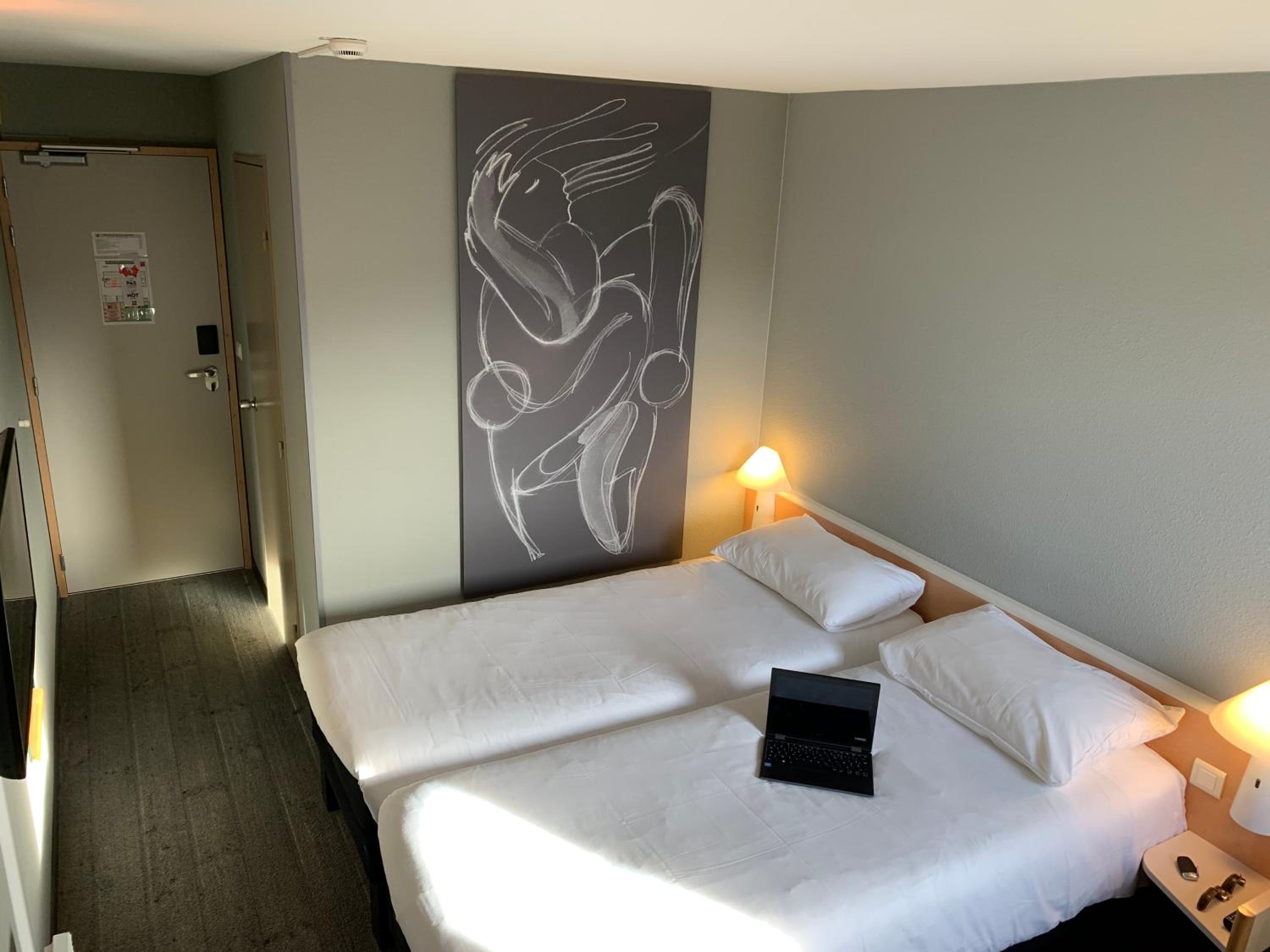 Standard Twin Room - Photo 5