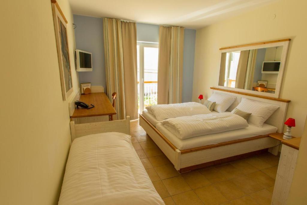 Standard Family Room with Balcony  - Photo 2