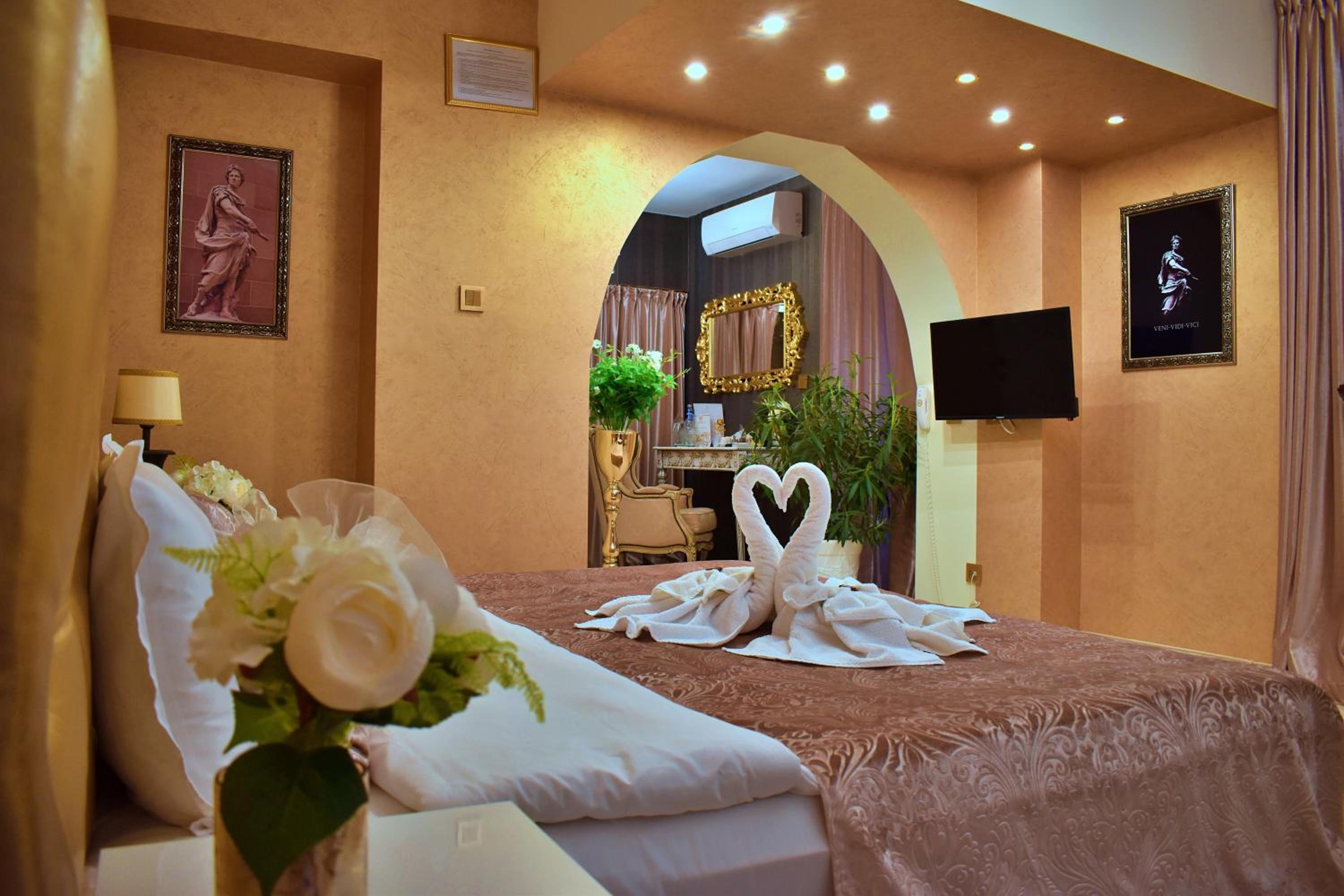 Studio with Spa Bath - Photo 12